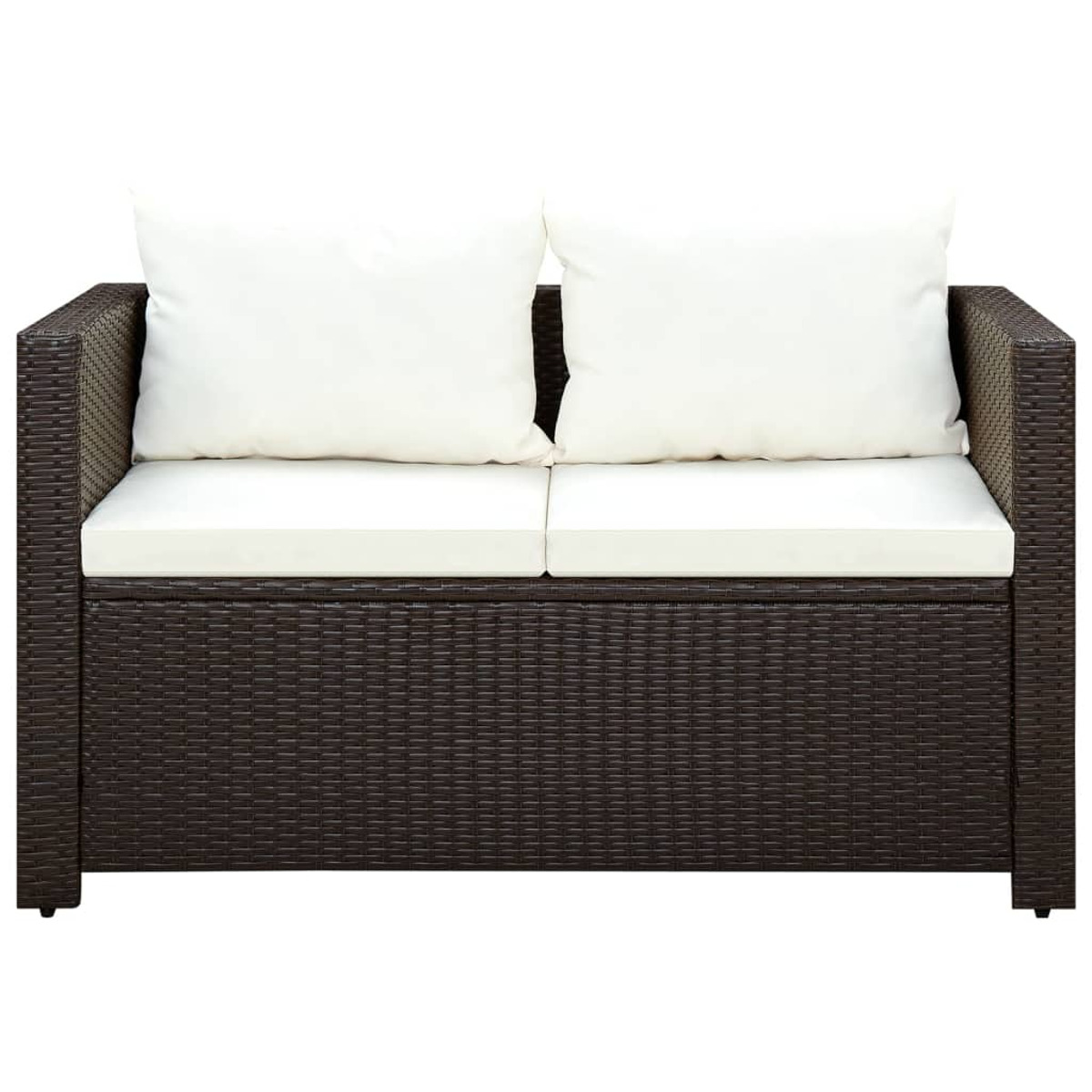 Braunes gewebtes Outdoor-Sofa mit zwei weißen Kissen. Dunkelbraunes gewebtes Material. Saubere Ästhetik.