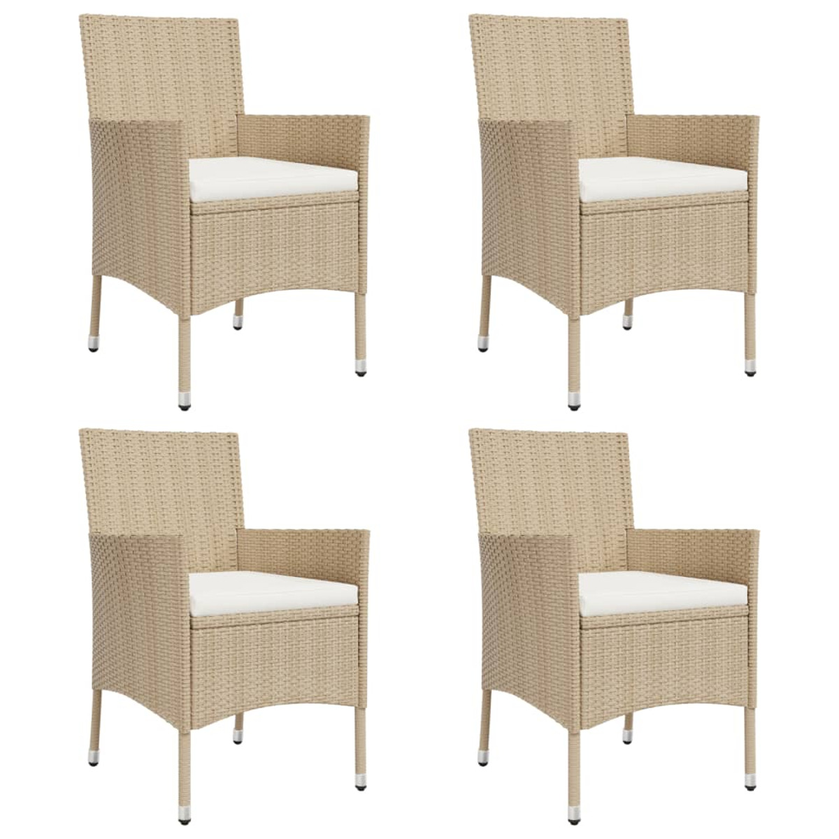Vier beige Korbstühle mit weißen Sitzkissen auf weißem Hintergrund angeordnet.