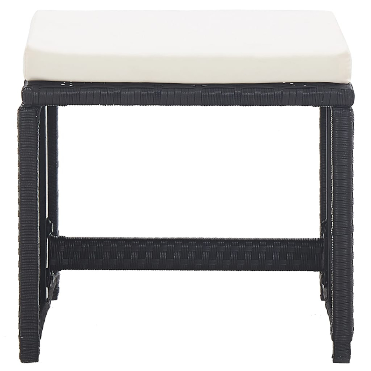 Ein schwarzer Rattan-Hocker mit weißem Kissen, isoliert auf weißem Hintergrund.