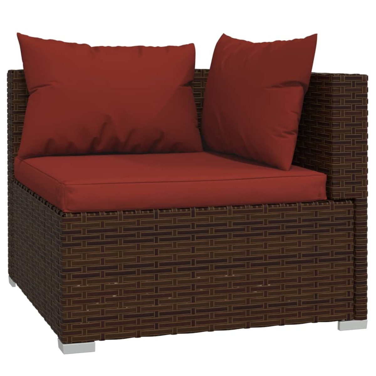 Braunes Ecksofa aus Korbgeflecht mit roten Kissen. Das Sofa ist ein Eckteil, und die Kissen sind rot.