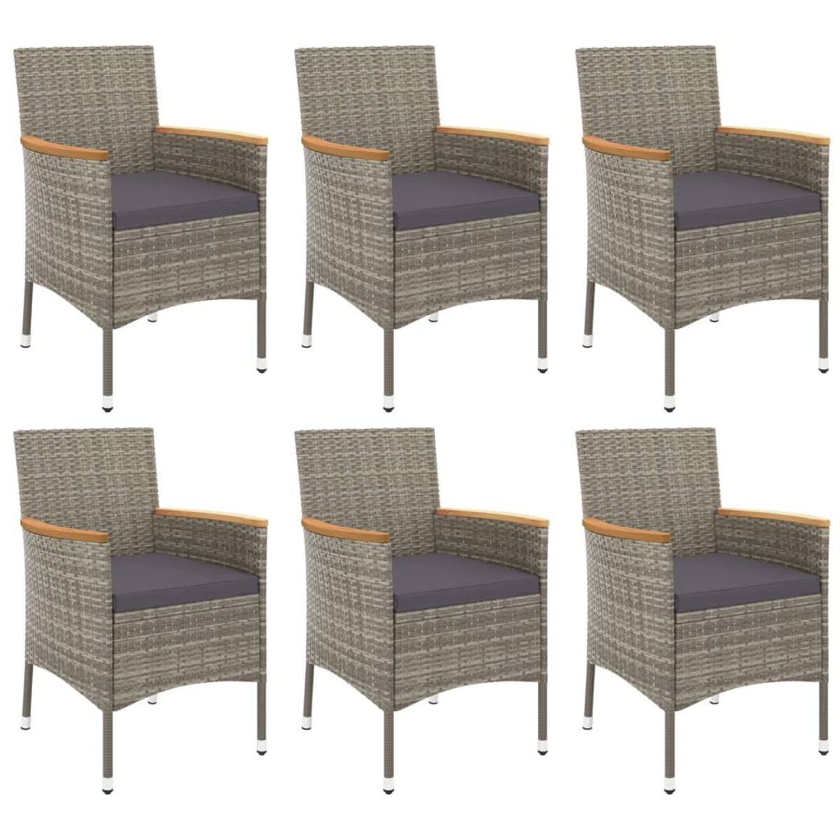 Sechs graue Rattan-Stühle mit grauen Kissen, mit Holzarmlehnen, isoliert auf Weiß.