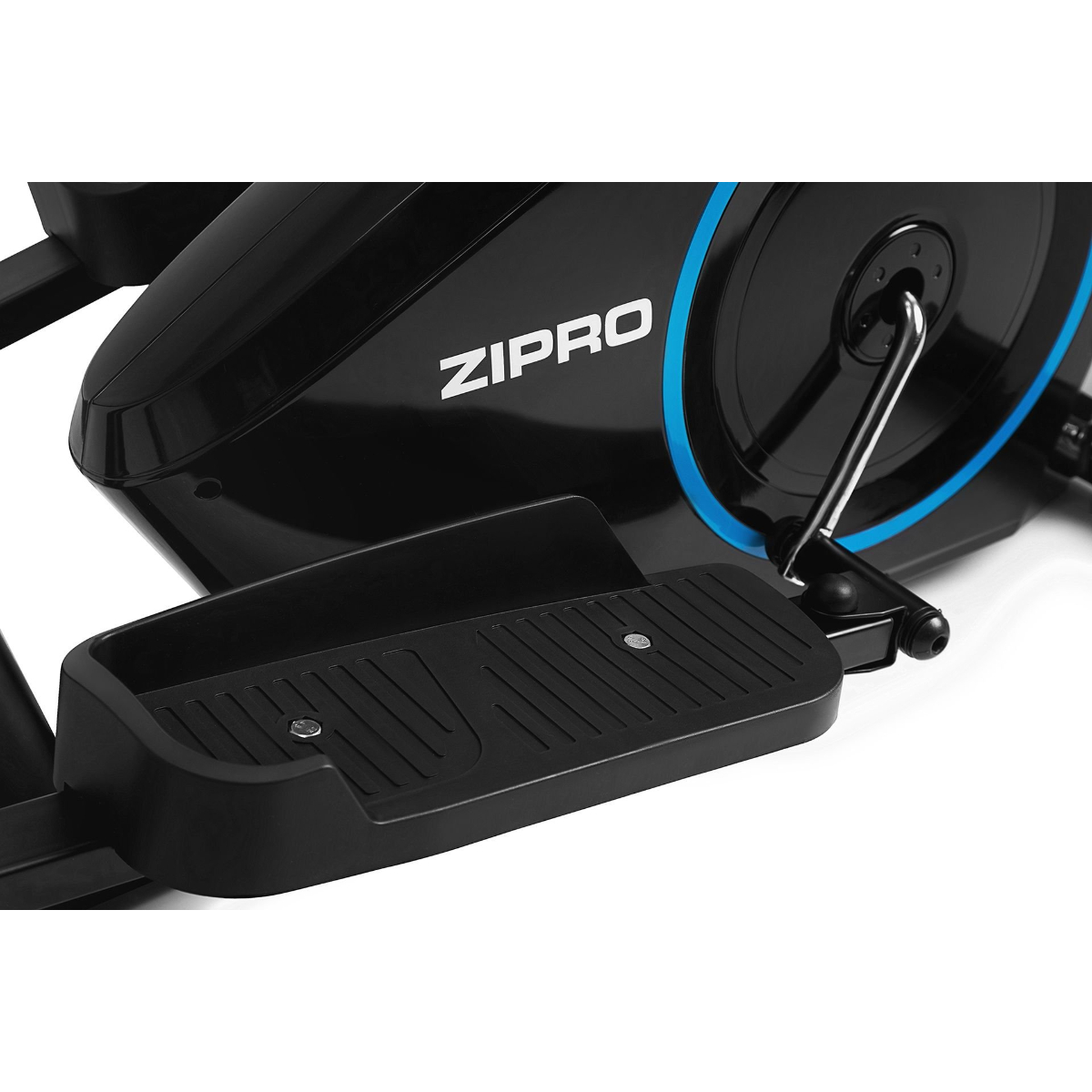 Primer plano de una máquina de ejercicios negra y azul con el logotipo ZIPRO.