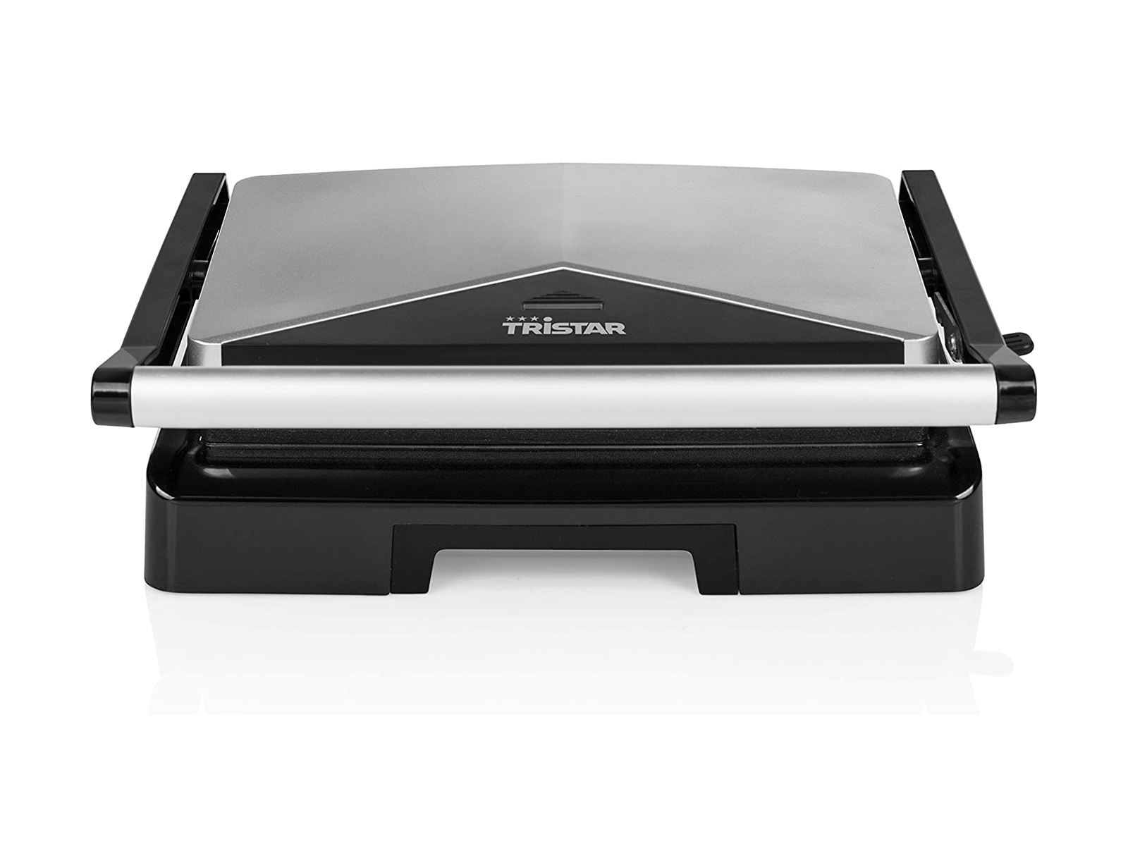 Silber-schwarzer Tristar Sandwichmaker auf weißem Hintergrund.