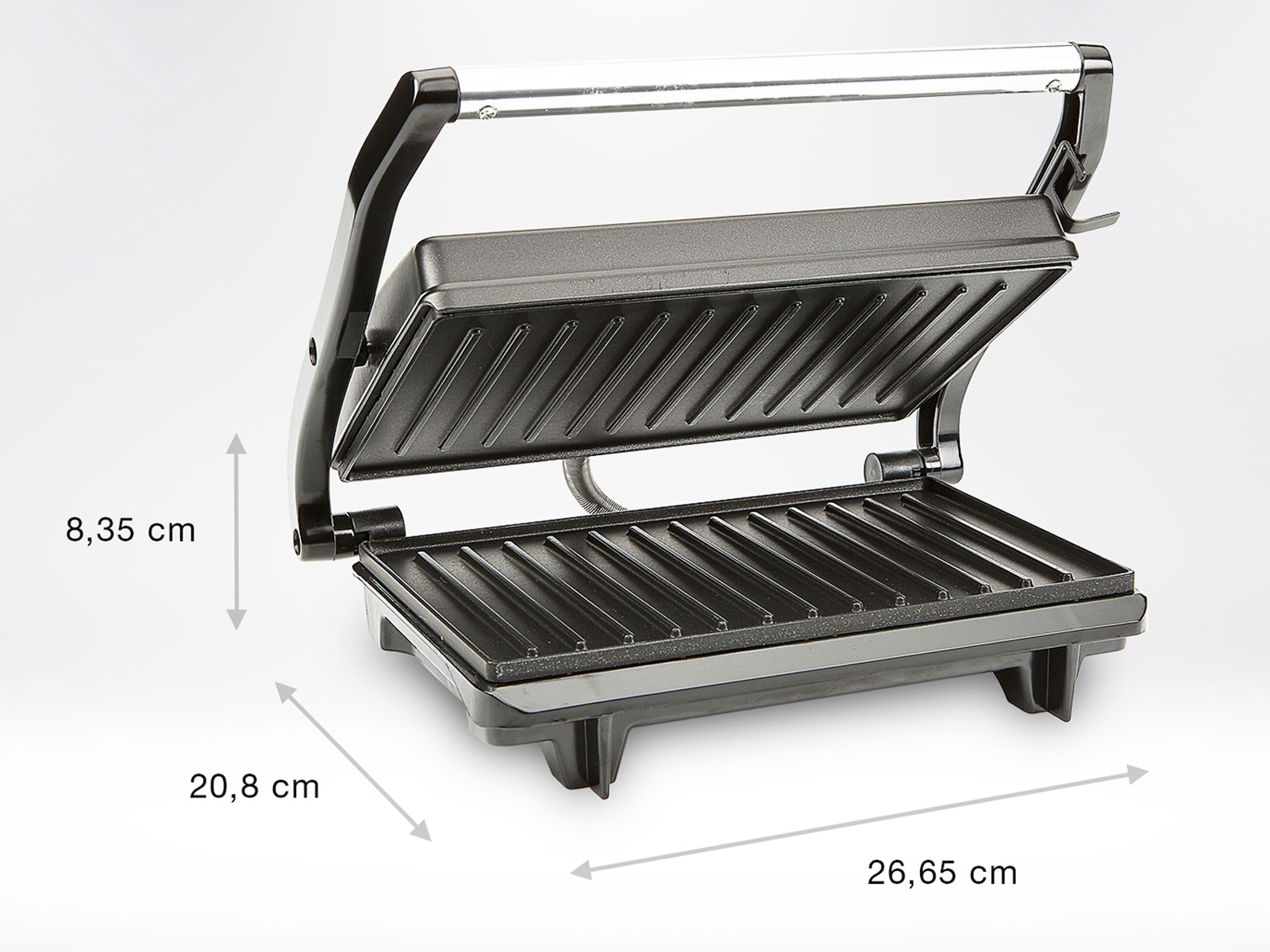 Pressa per panini nera aperta. Dimensioni: 20,8 cm di larghezza, 26,65 cm di lunghezza e 8,35 cm di altezza.