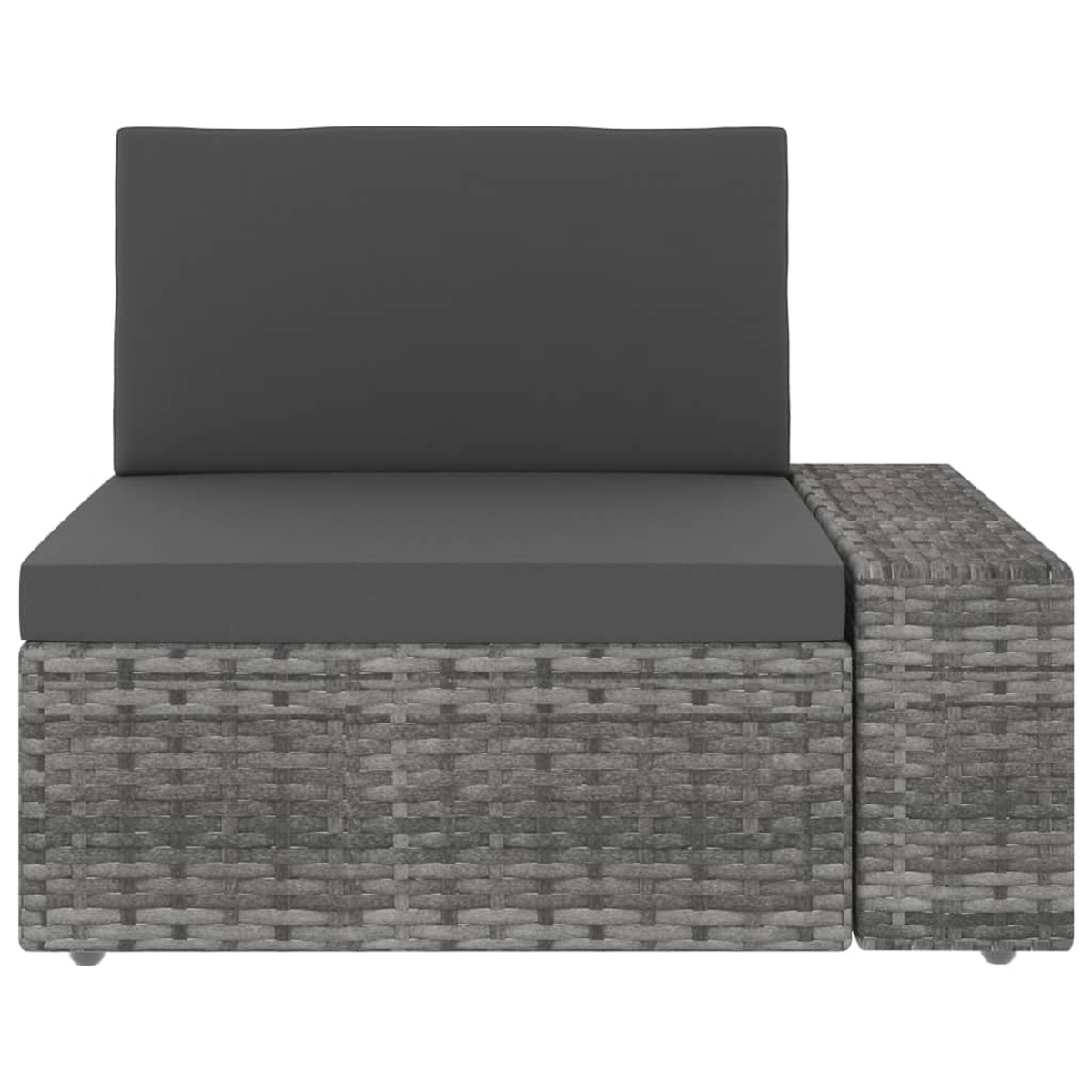Graues Ecksofa aus Korbgeflecht mit grauen Kissen. Die Couch wird von der Seite betrachtet.