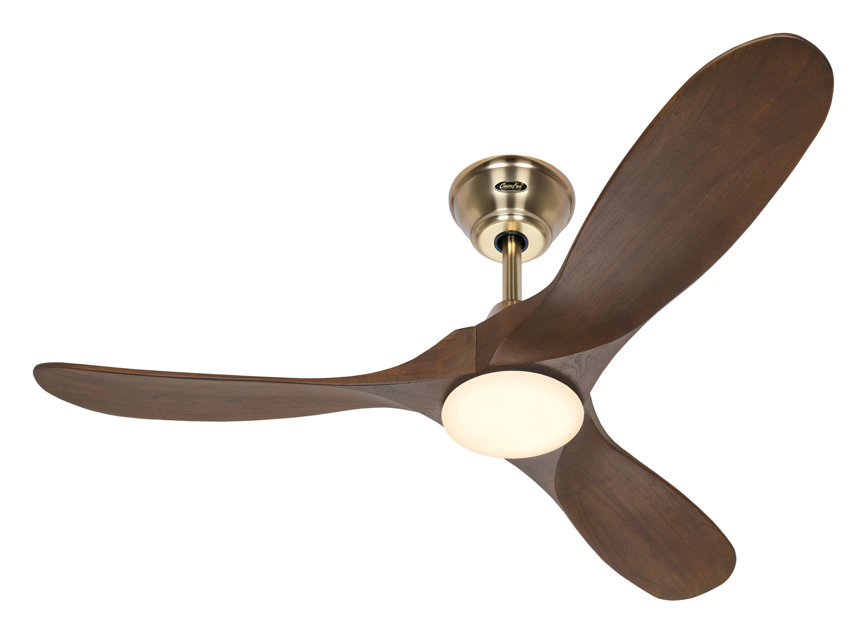 Un ventilatore da soffitto con tre pale in legno, un alloggiamento motore dorato e una luce.