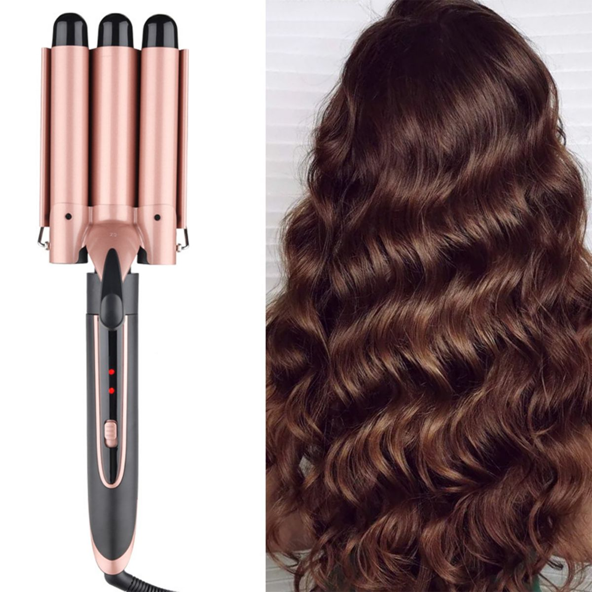 Ein Haarwellen-Werkzeug und eine Frau mit welligem braunem Haar. Das Werkzeug hat drei Zylinder und ist roségold.