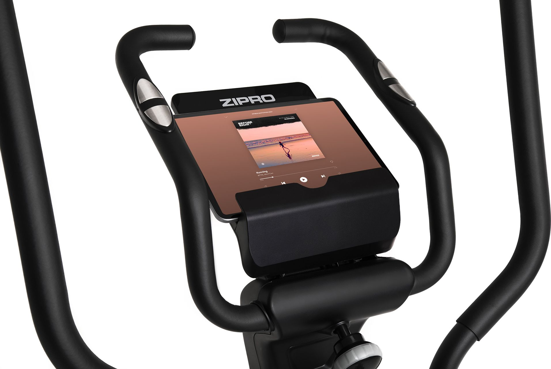 Czarna maszyna eliptyczna z tabletem wyświetlającym multimedia. Białe tło.