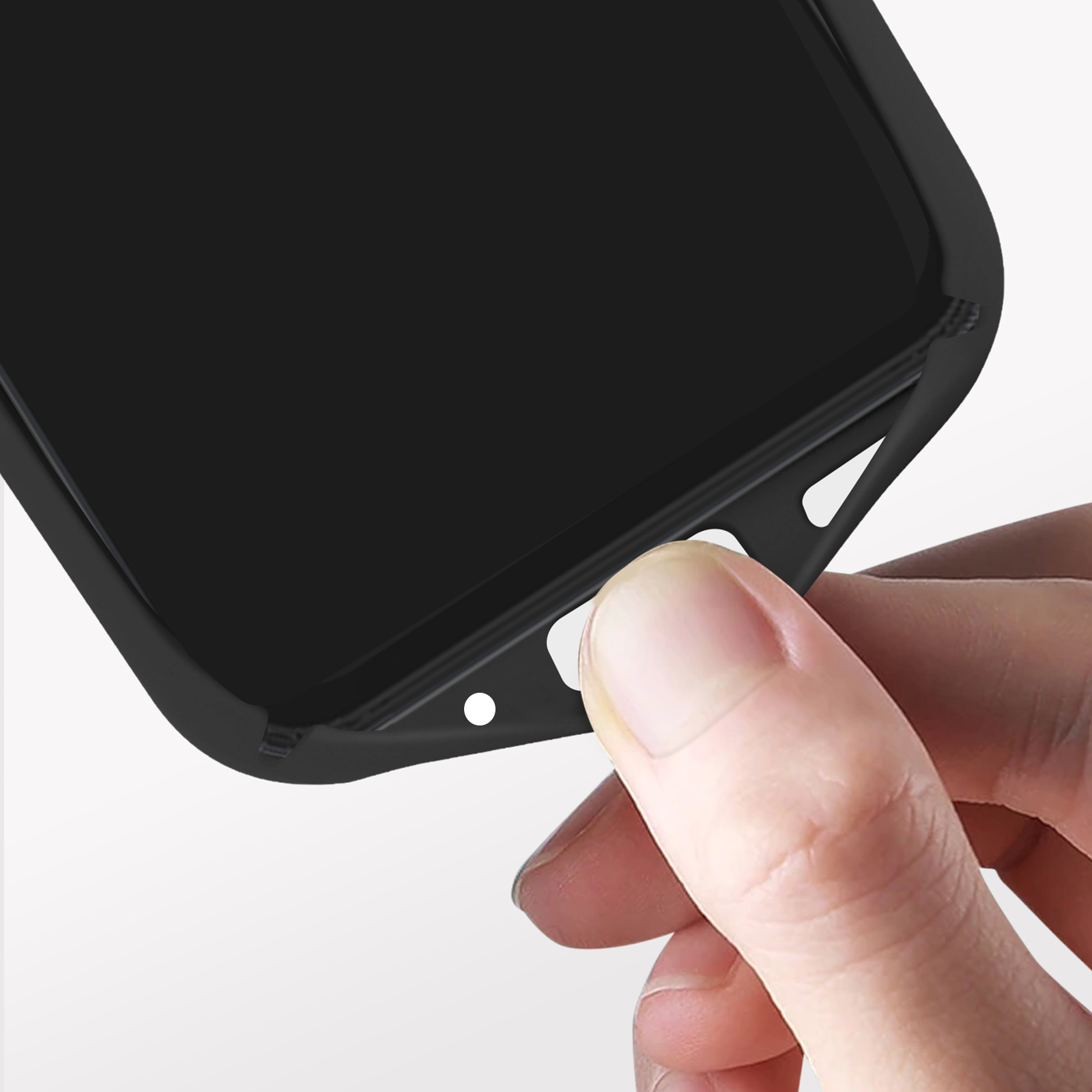 Hand hält eine schwarze Handyhülle. Der Bildschirm des Telefons ist schwarz.