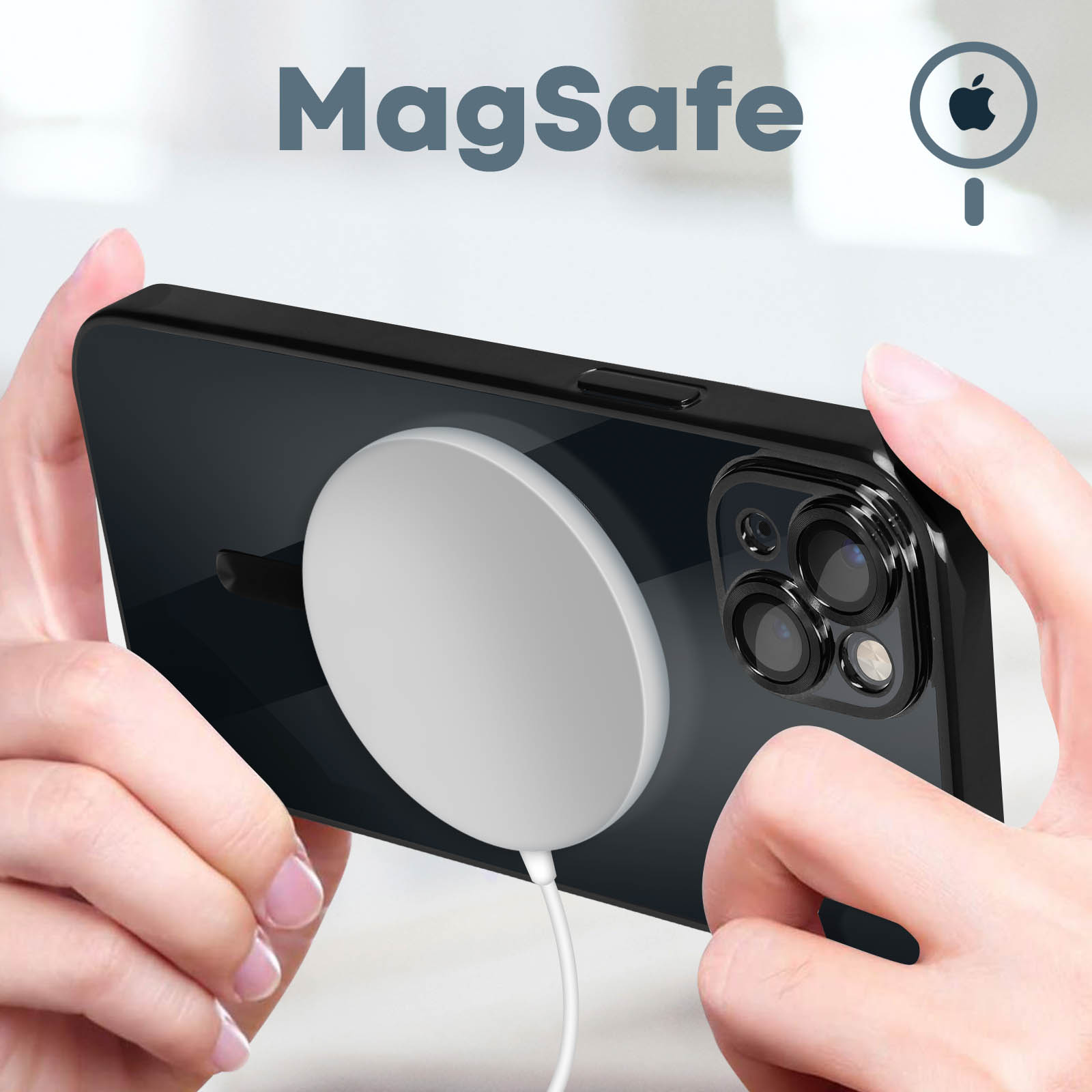 Mani che tengono un telefono con un caricabatterie MagSafe bianco attaccato, che mostra il logo Apple.