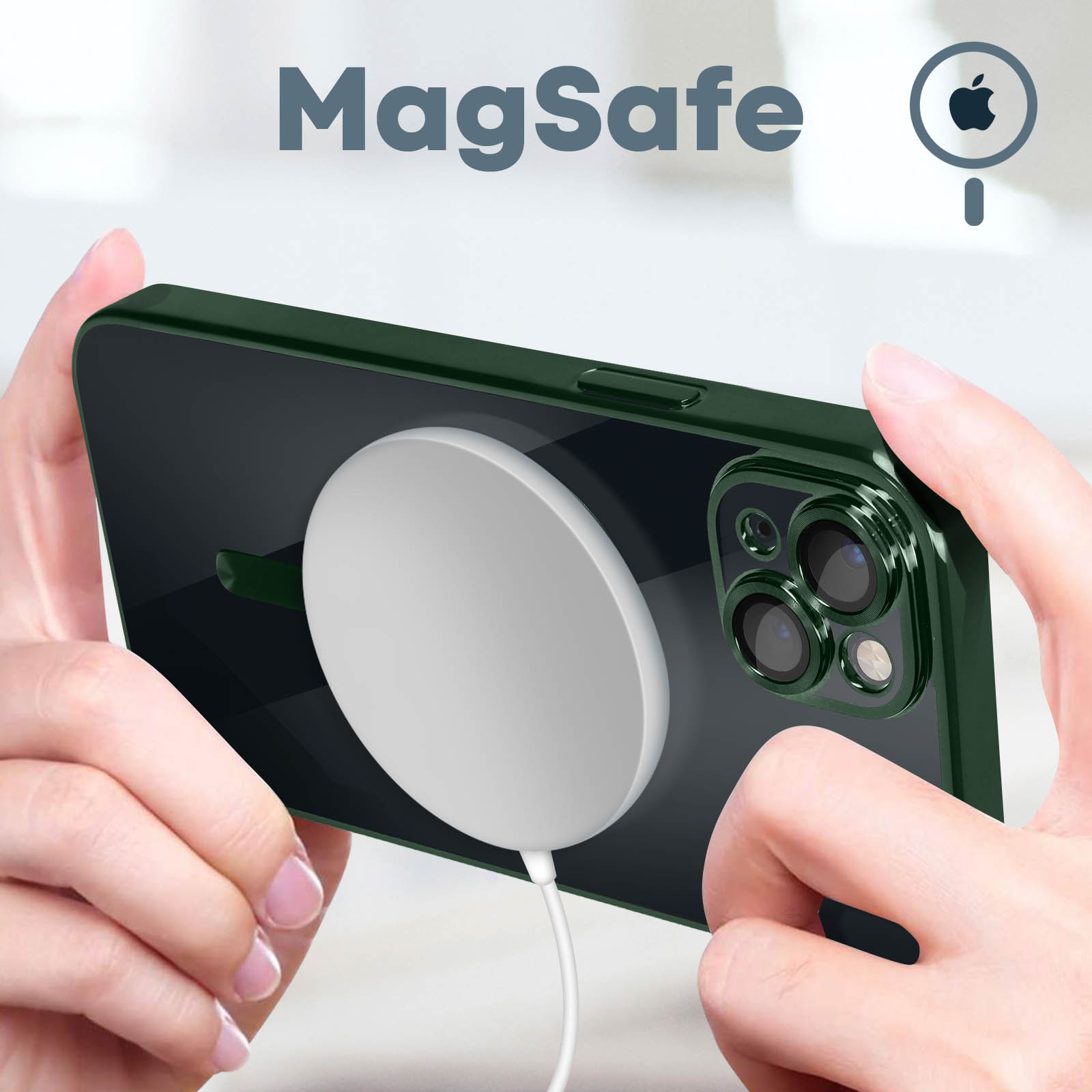 Un telefono con una custodia verde e un cerchio bianco sul retro. La parola MagSafe è sopra.