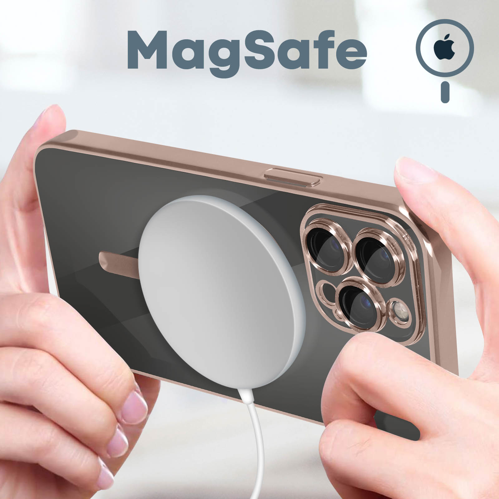 Mani che tengono un telefono con un caricatore MagSafe bianco attaccato. Il telefono ha una custodia dorata.