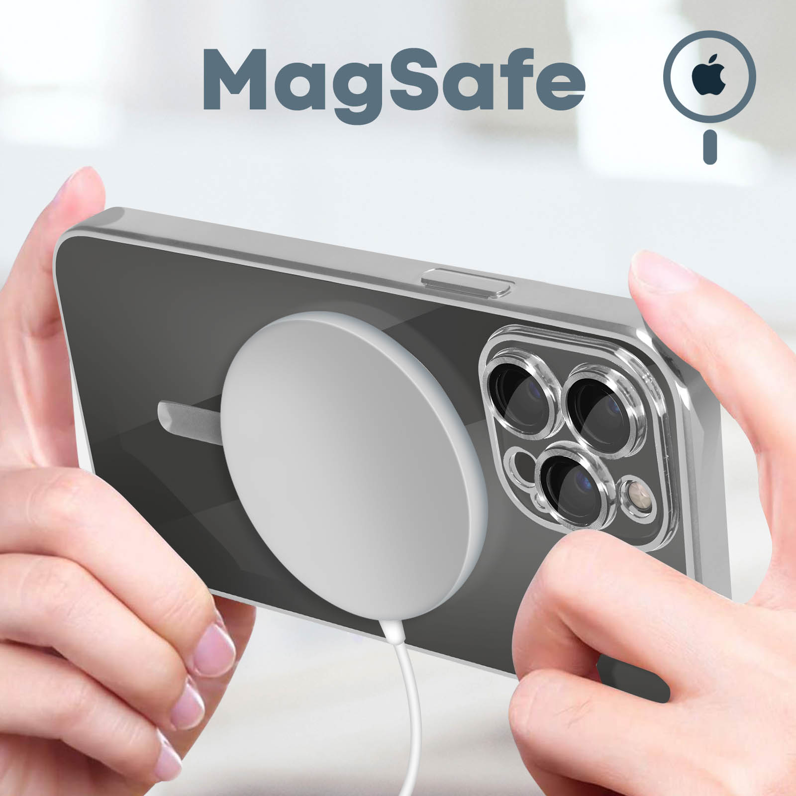 Un telefono tenuto in mano, che mostra un caricabatterie MagSafe.