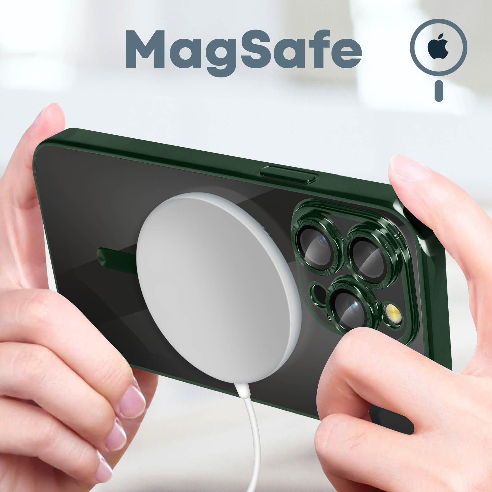 Mani che tengono un telefono in una custodia verde, con un caricatore MagSafe bianco.