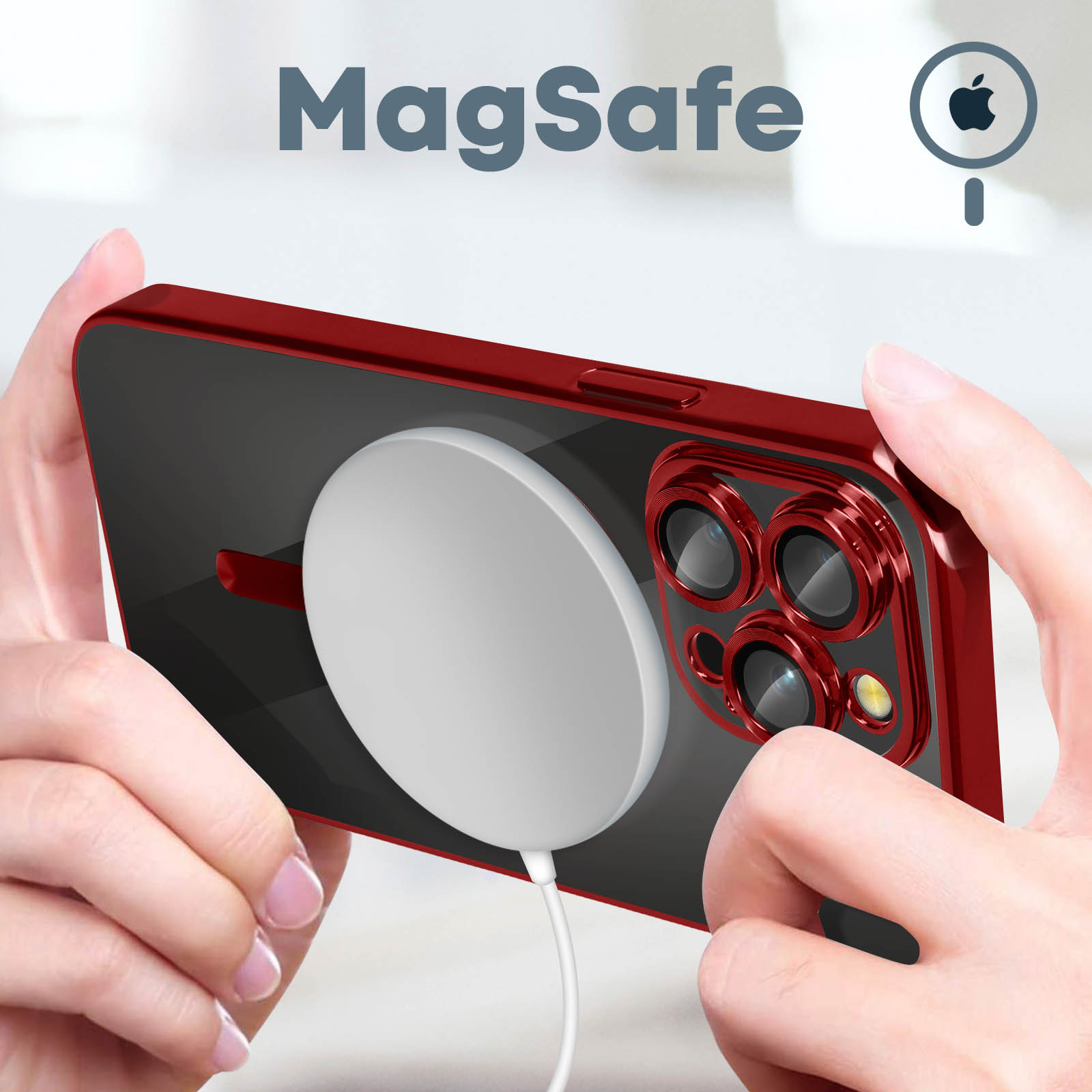 Una custodia per telefono rossa con un magnete circolare bianco e un cavo di ricarica. La custodia è tenuta in due mani.