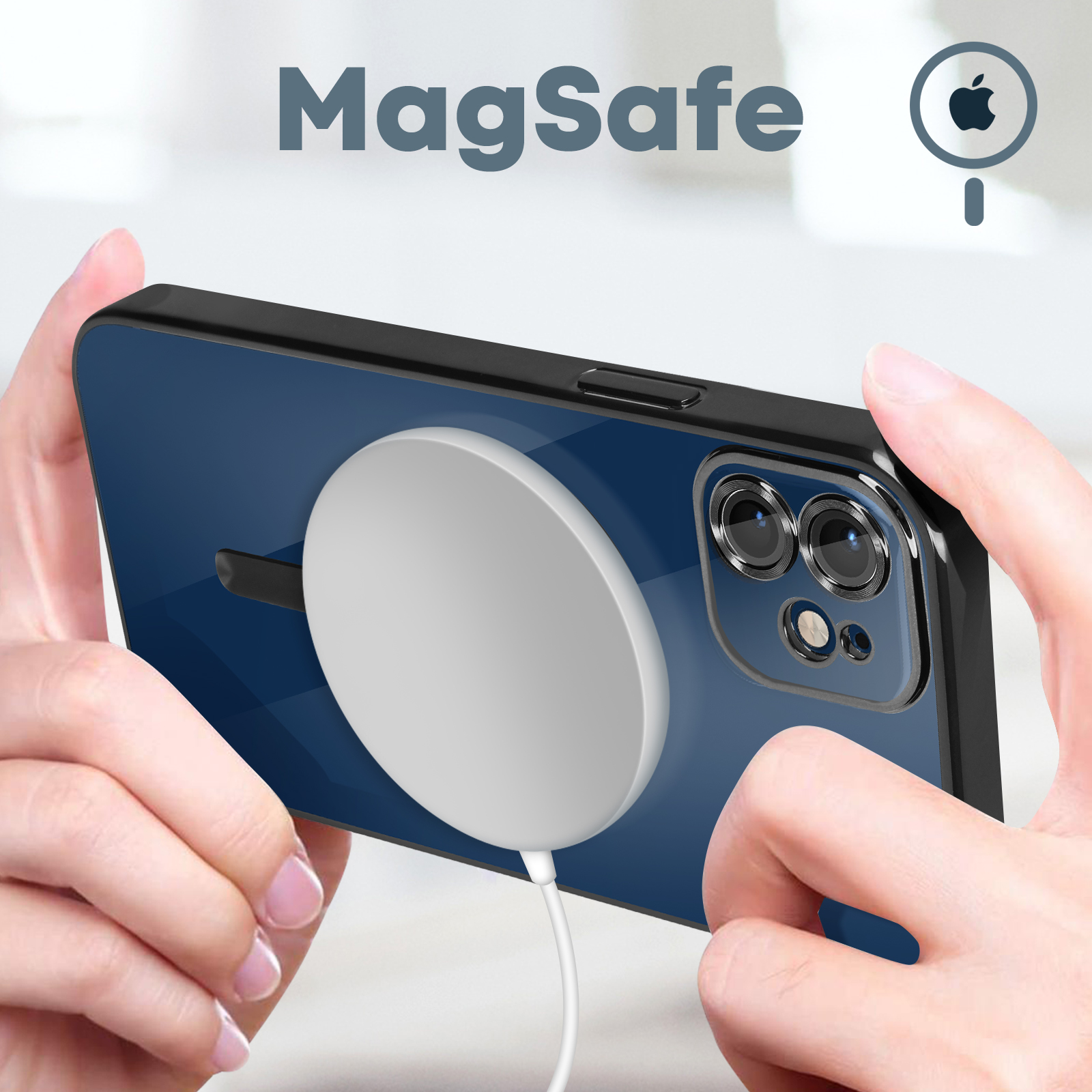 Mani che tengono il telefono con caricatore MagSafe, caricatore bianco e logo Apple presente.