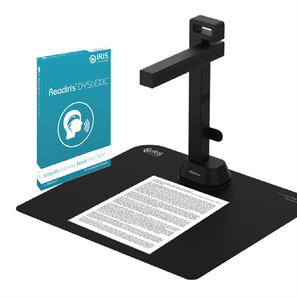 Uno scanner con una scatola software e un documento su un tappetino nero. Lo sfondo nero.