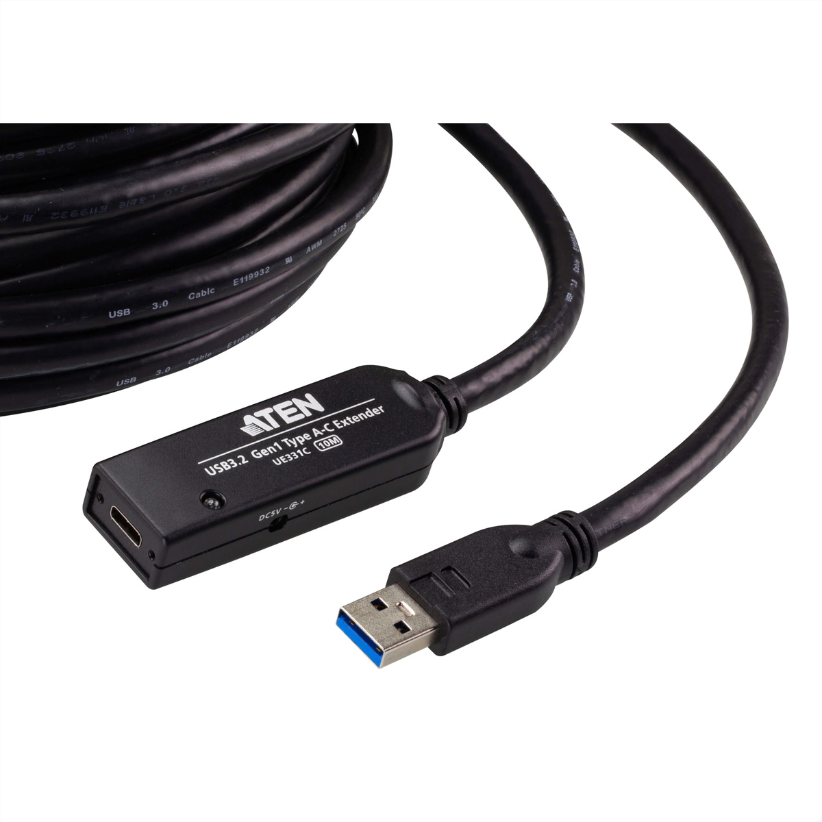 Schwarzer USB-Extender mit einem USB-A-Stecker und einem USB-C-Anschluss, mit schwarzem Kabel.