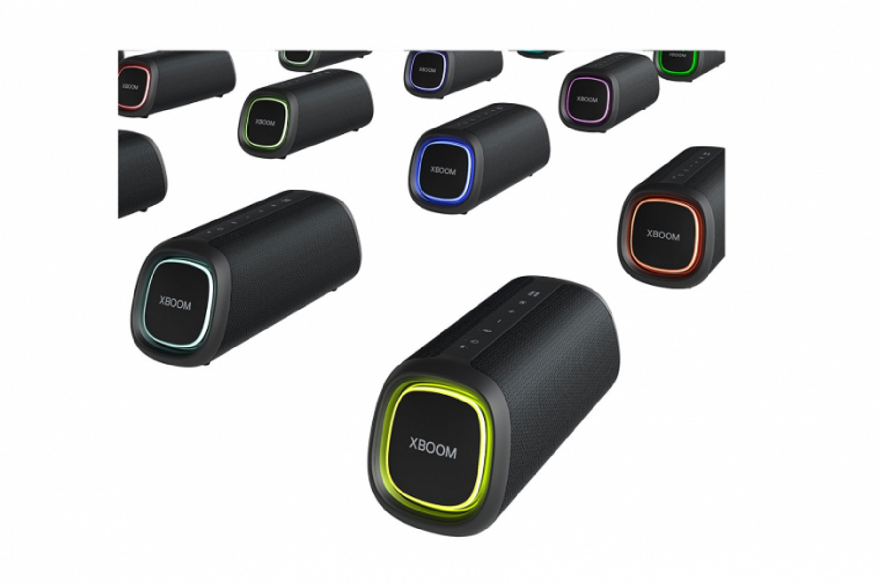 Wiele czarnych głośników przenośnych z kolorowymi pierścieniami świetlnymi LED, na białym tle.
