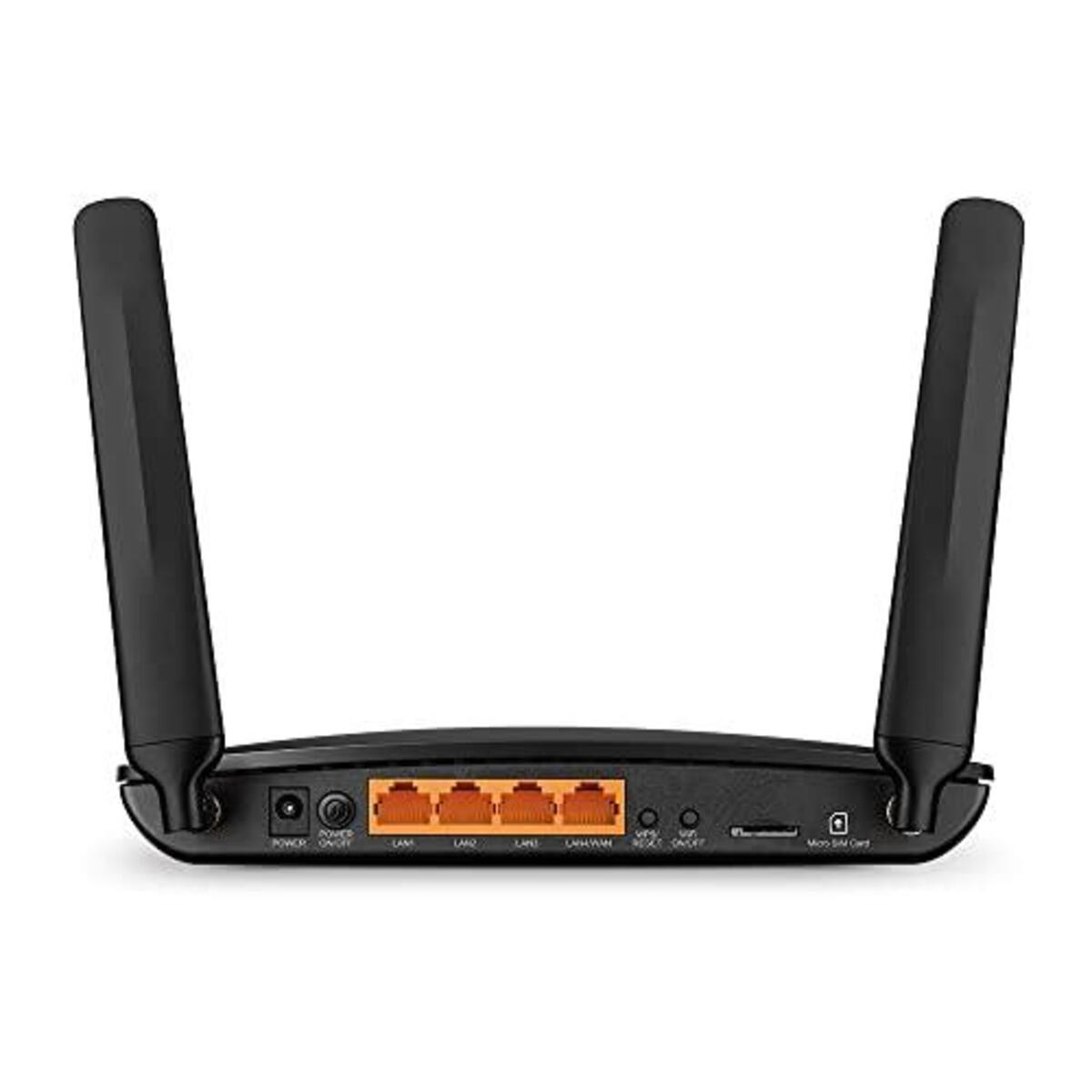 Schwarzer Router mit Antennen und Anschlüssen. Er hat verschiedene Anschlüsse und Ein-/Aus-Tasten.