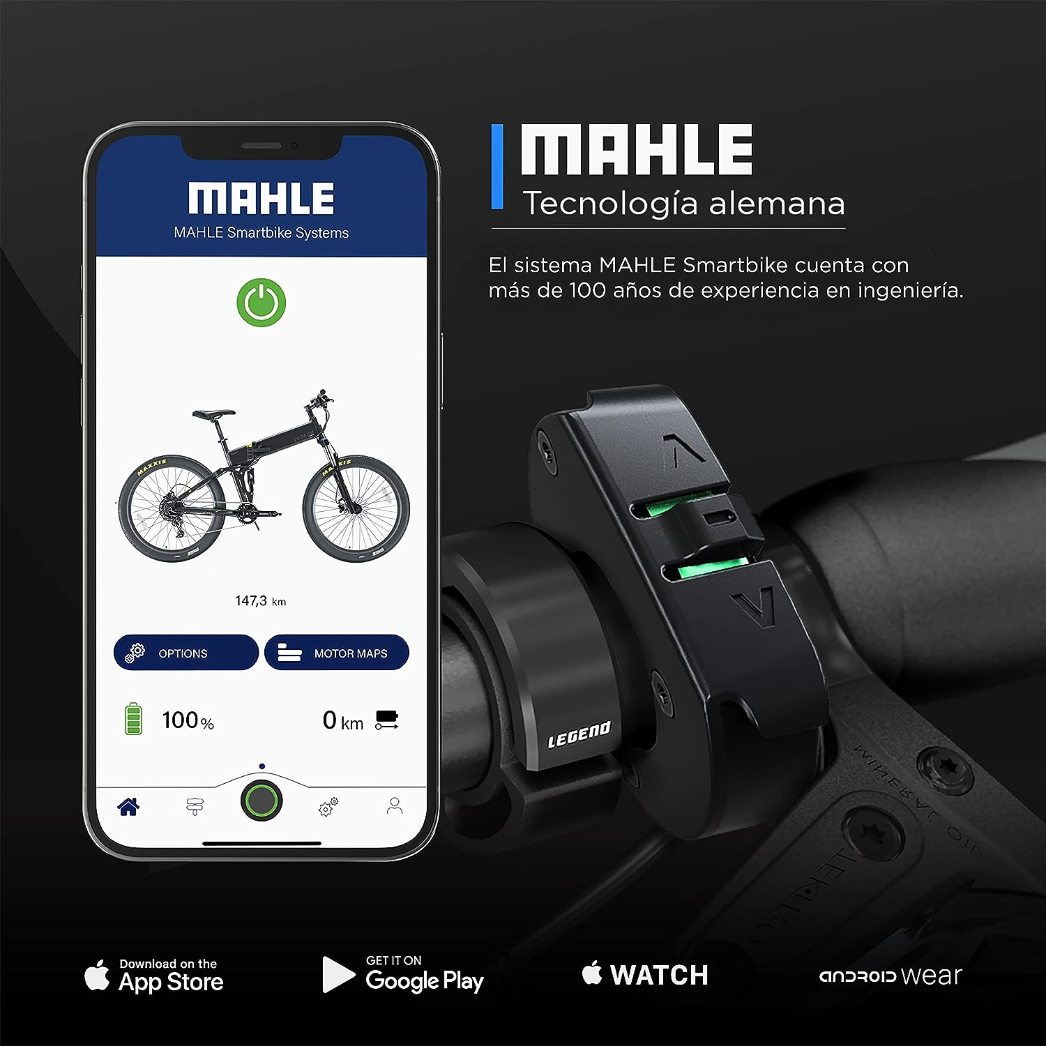 Ein Smartphone zeigt ein schwarzes E-Bike mit App-Oberfläche. Ein Lenker ist im Fokus.