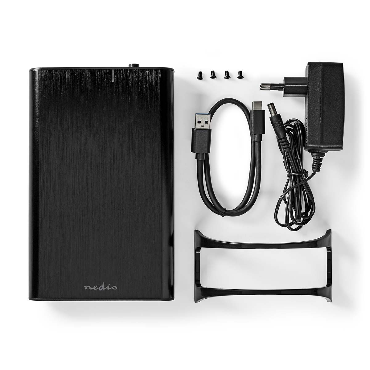 Schwarze externe Festplatte mit USB-Kabel, Netzteil und anderem Zubehör.