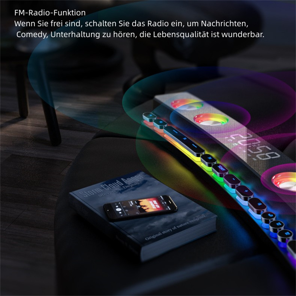 Ein Buch, ein Telefon und ein farbenfroher Lichtstreifen auf einer Oberfläche. Dunkler Hintergrund.