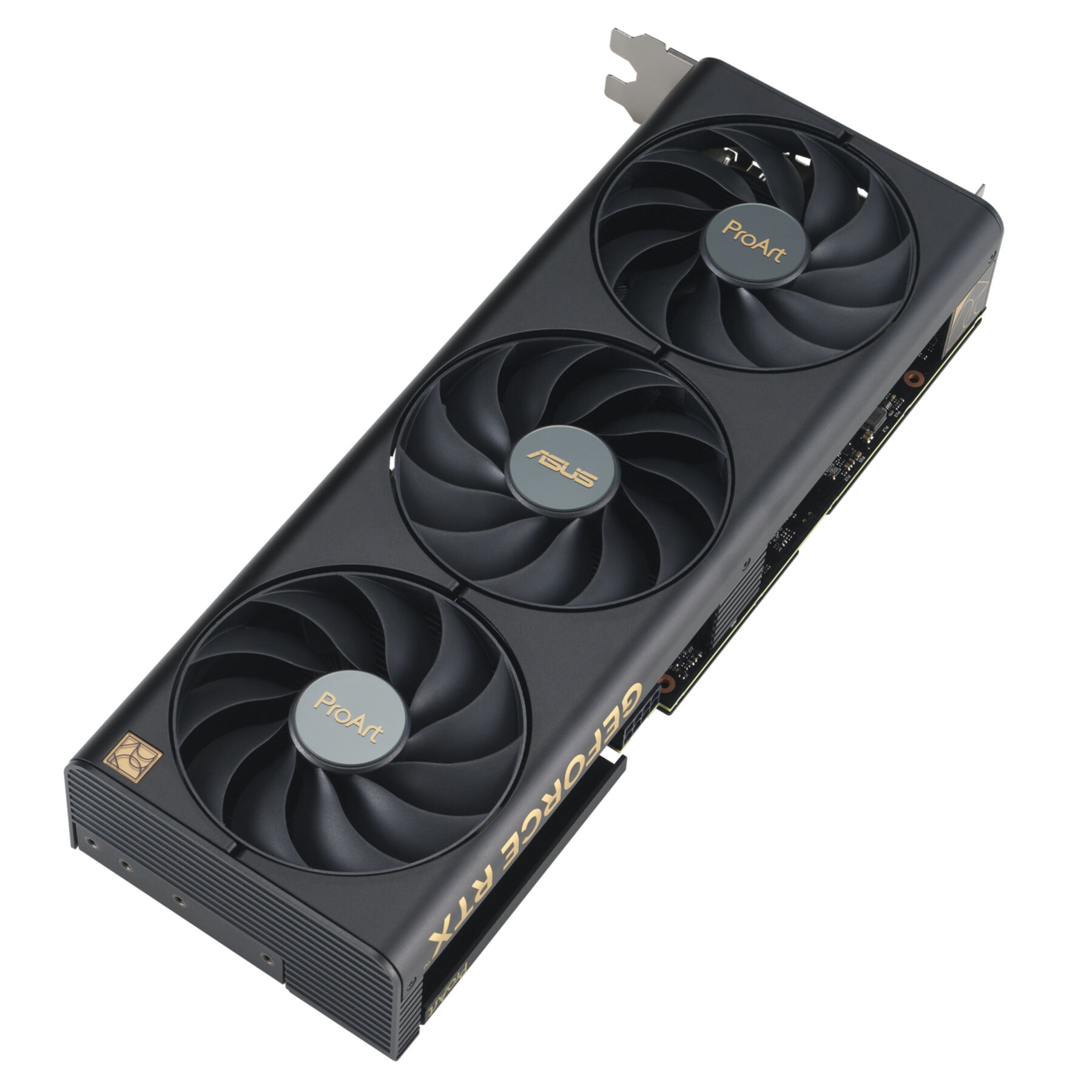 Una scheda grafica nera con tre ventole, la ASUS ProArt GeForce RTX, su sfondo bianco.
