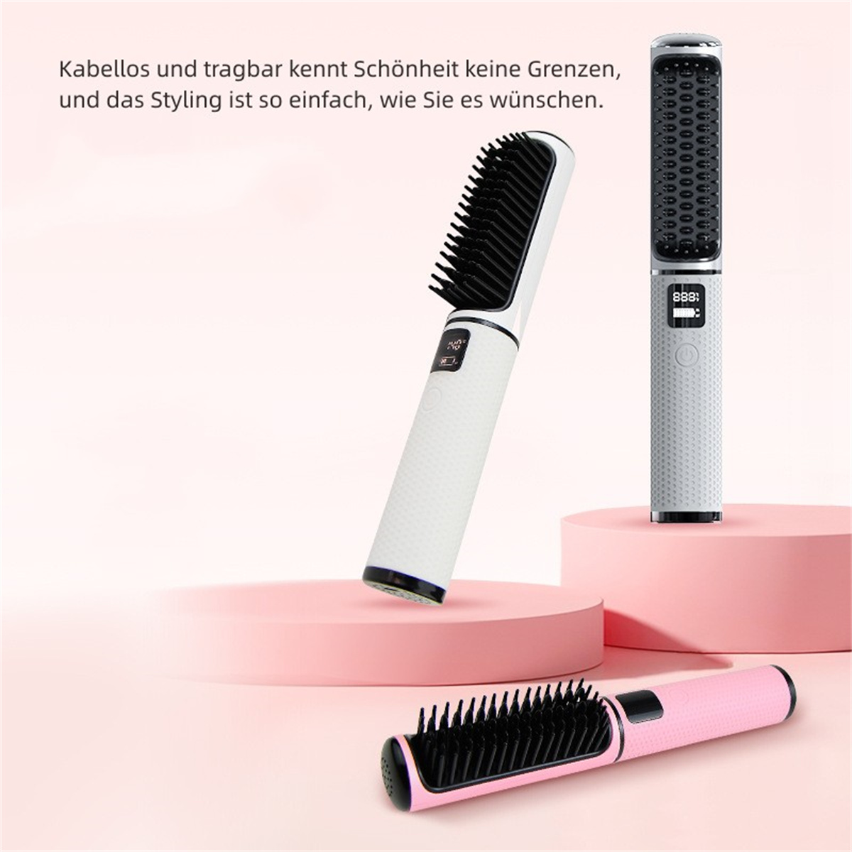 Drei Haarbürsten auf rosa Plattformen. Zwei sind weiß, eine ist rosa.