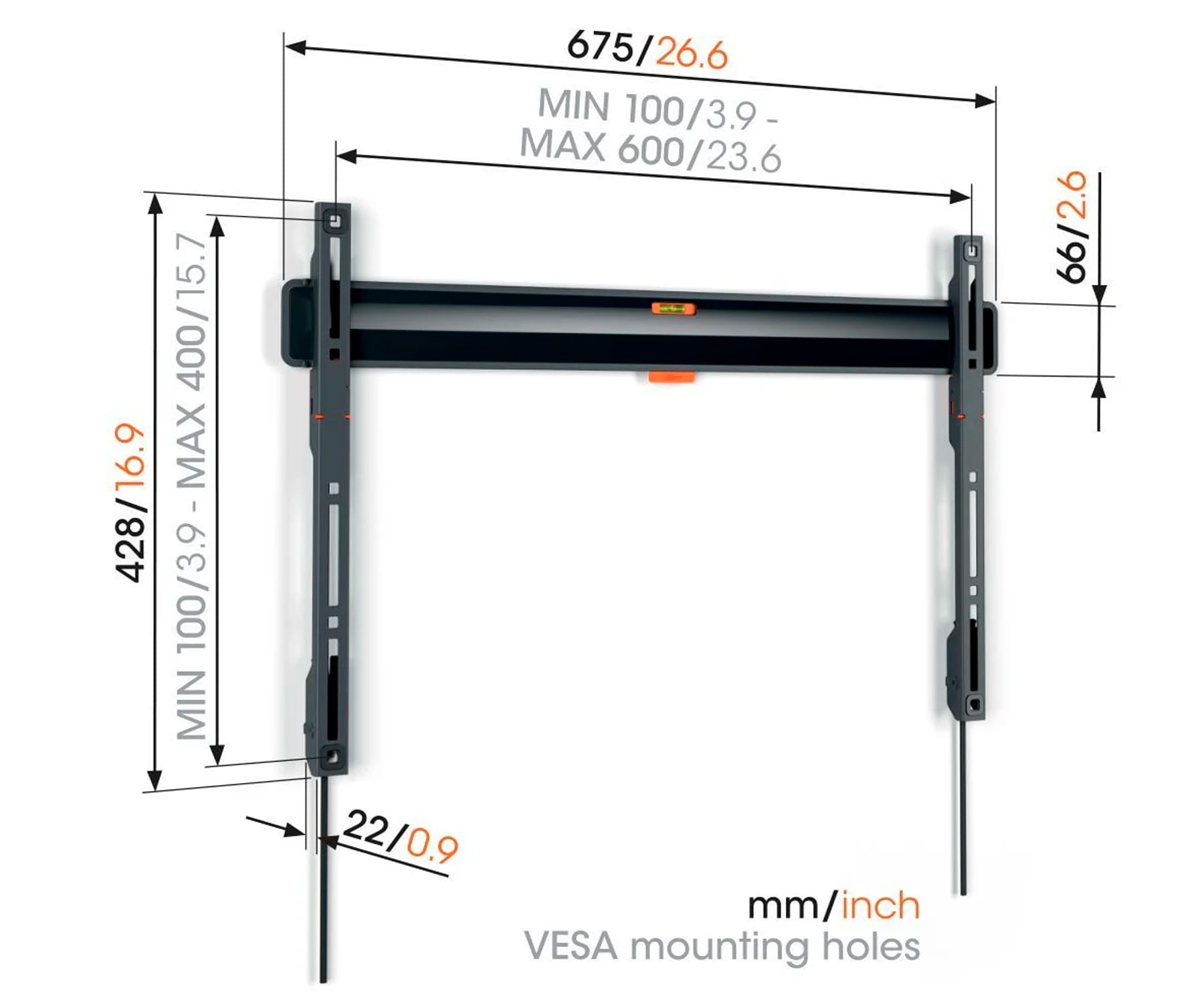 Soporte de pared para TV negro con dimensiones y orificios de montaje VESA. Fondo blanco.