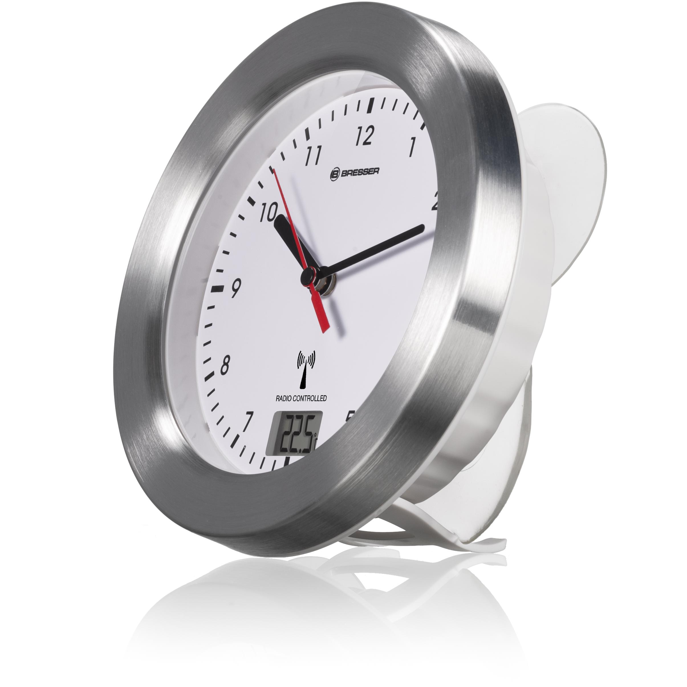 Eine silberne Uhr mit weißem Zifferblatt. Sie hat einen roten Sekundenzeiger und eine Digitalanzeige.