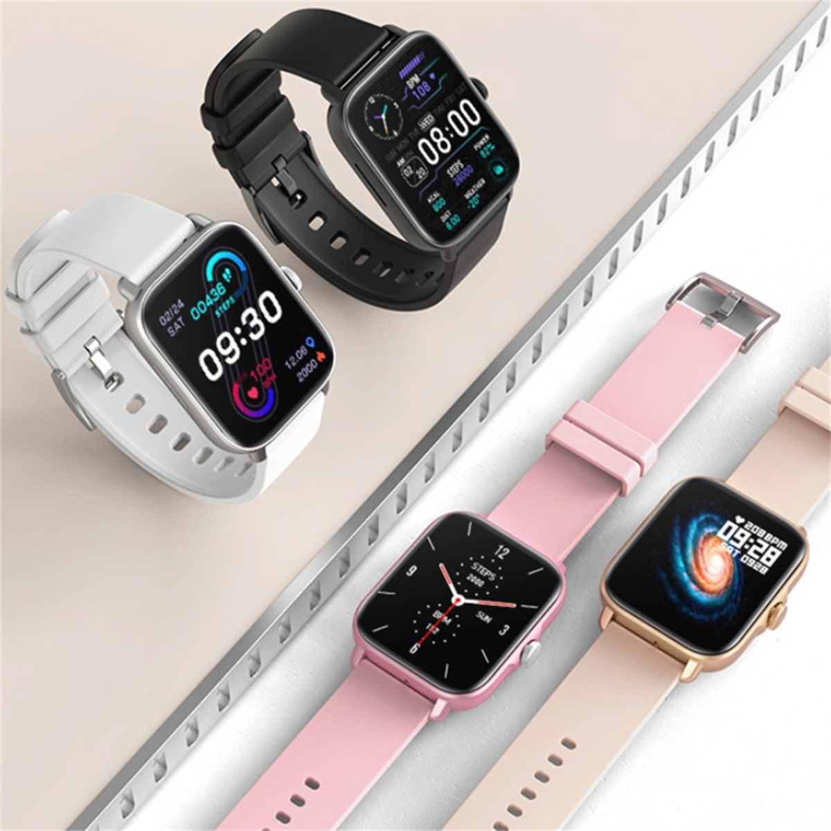 Smartwatches in verschiedenen Farben. Drei Uhren zeigen die Uhrzeit, Schritte und Herzfrequenz an.