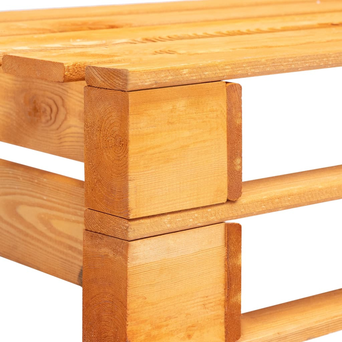 Nahaufnahme einer Holzbalkenecke, die die Verbindung zeigt.