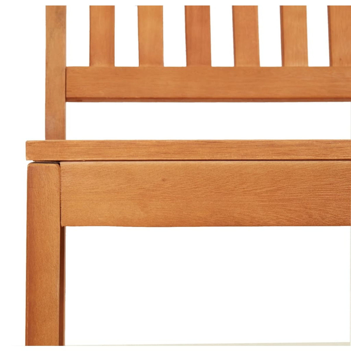 Nahaufnahme der Holzbanklatten.