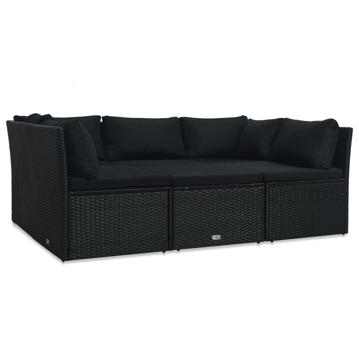 Schwarzes Rattan-Sofa mit Kissen auf weißem Hintergrund.