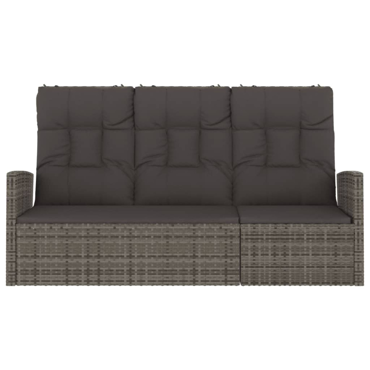Graues Rattansofa mit grauen Kissen. Drei Rückenkissen.