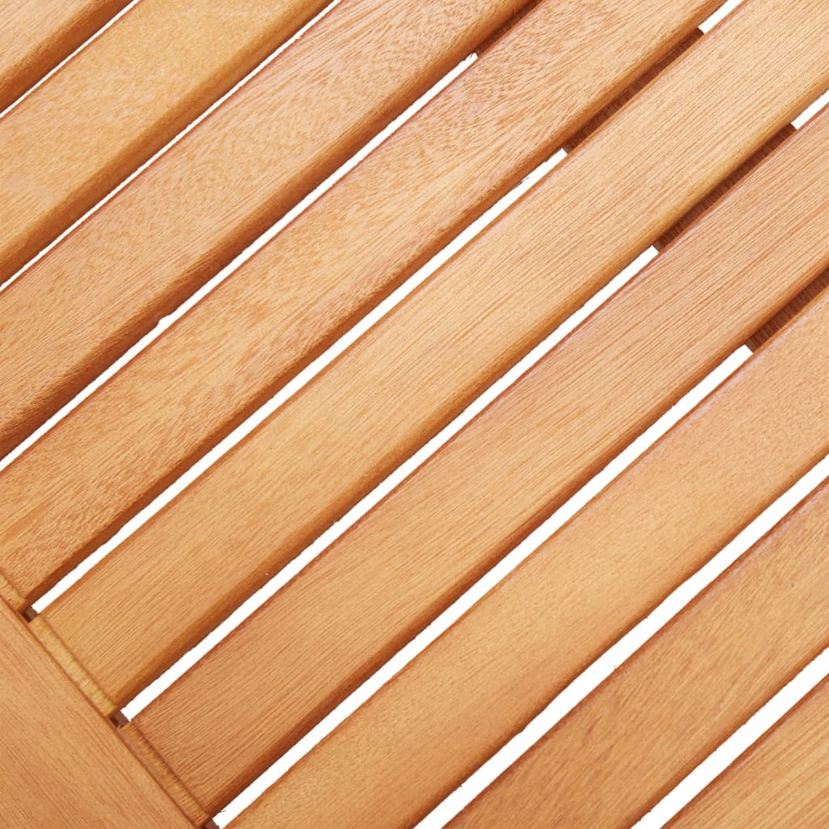 Nahaufnahme von Holzlatten. Braunes Holz, diagonale Latten. Weißer Hintergrund.