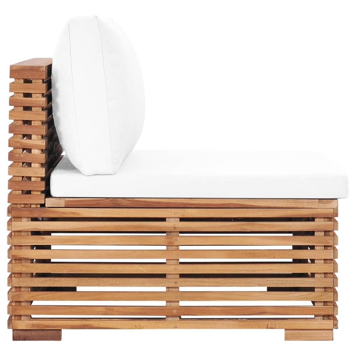 Holzstuhl mit weißem Kissen und Kissen. Er hat ein Lamellendesign.