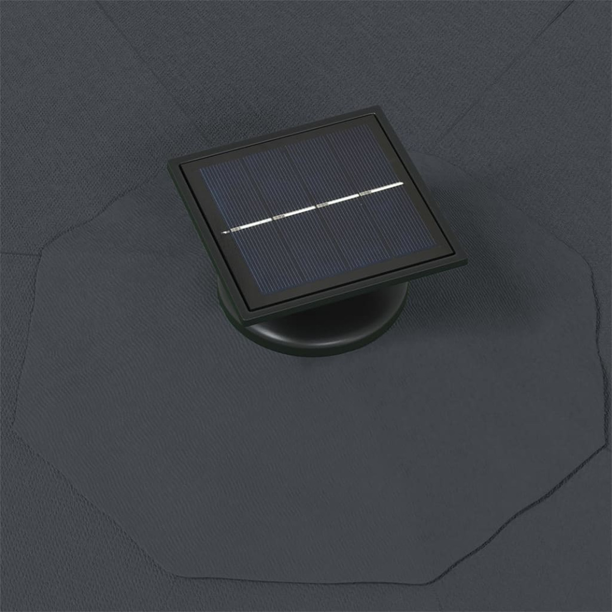 Solarpanel auf dunkelgrauer Oberfläche. Quadratisches Panel, schwarzer Rahmen. Runde Basis.