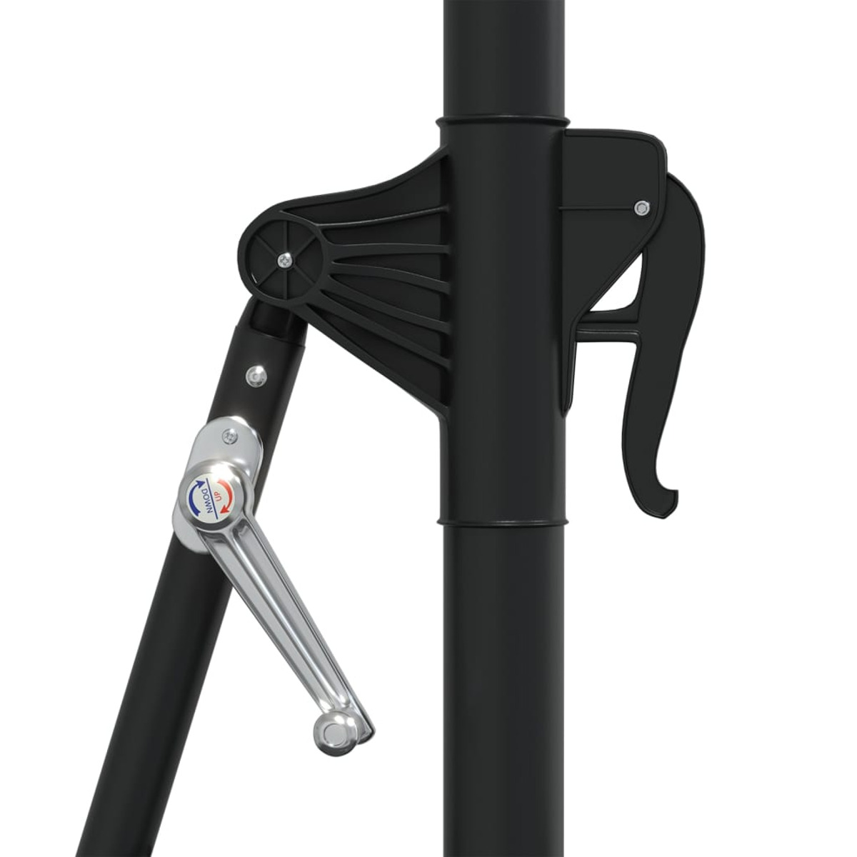 Nahaufnahme des Verstellmechanismus eines Schirms an einem schwarzen Mast.