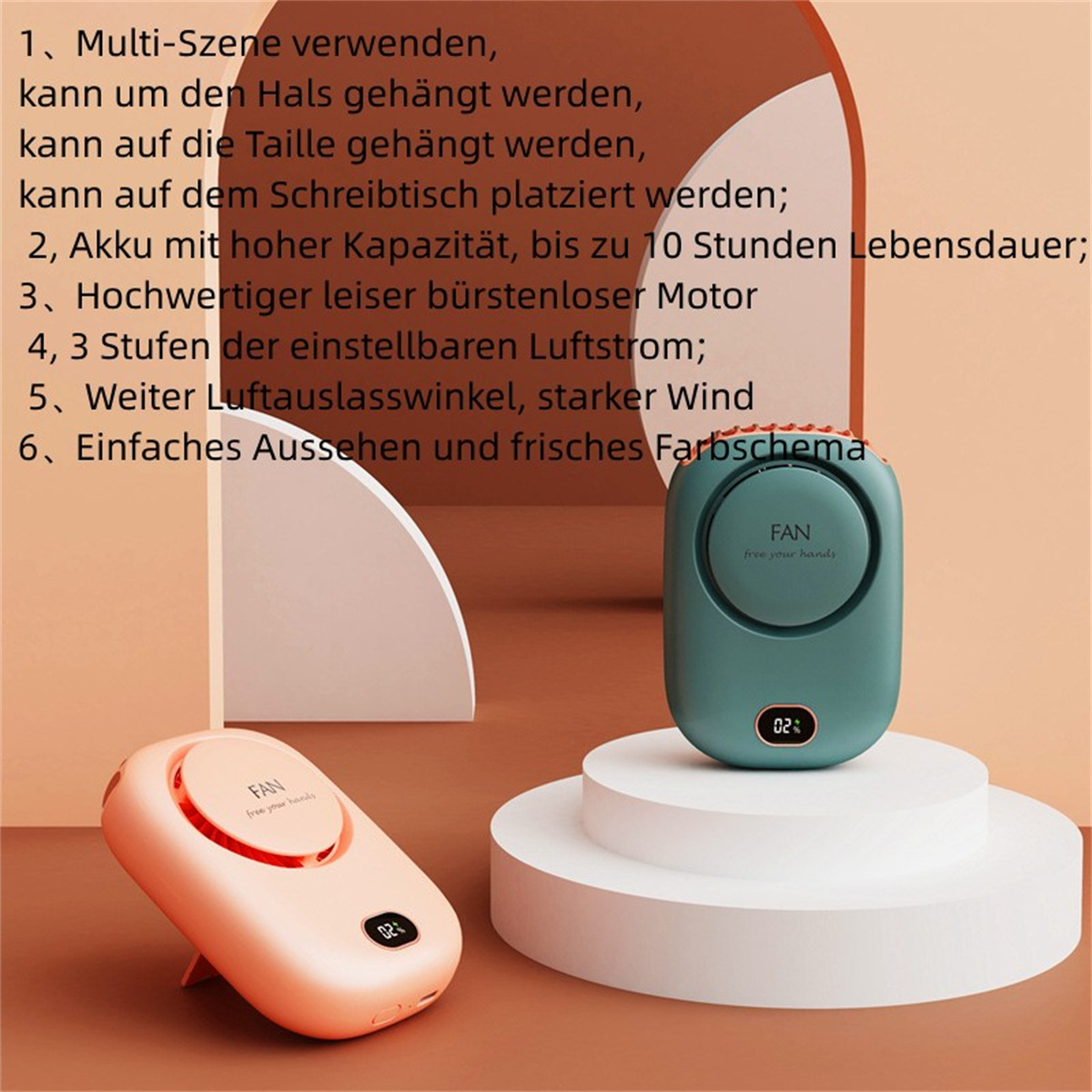 Dos ventiladores portátiles. Uno coral y otro turquesa. Fondo blanco y pedestal blanco.