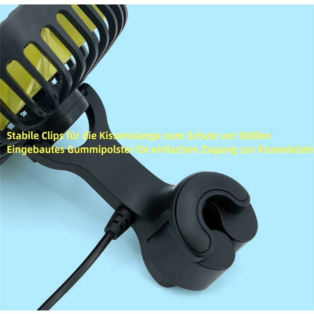 Soporte negro para ventilador de reposacabezas con aspas amarillas. Cable negro. Fondo azul.