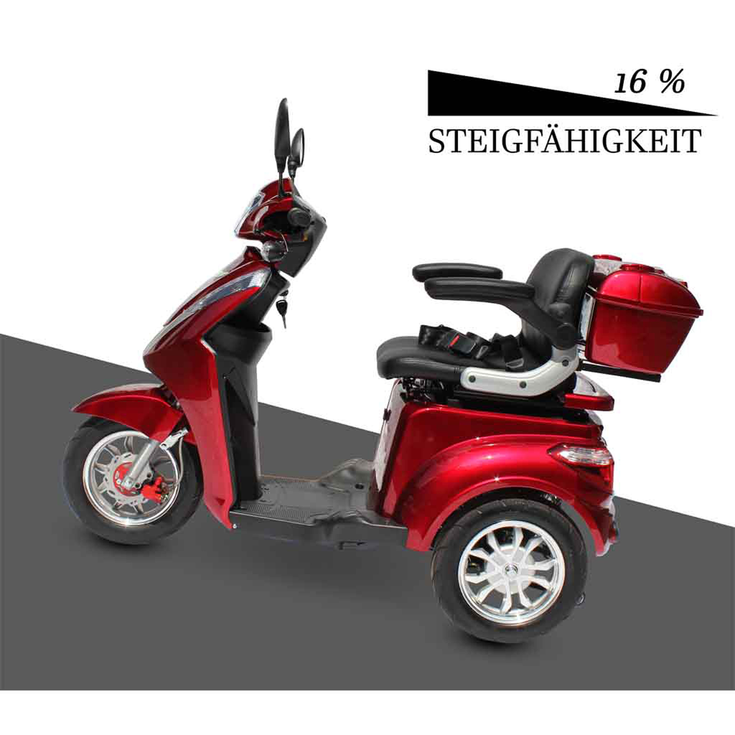 Ein roter dreirädriger Mobilitätsroller mit schwarzem Sitz und Heckstauraum.