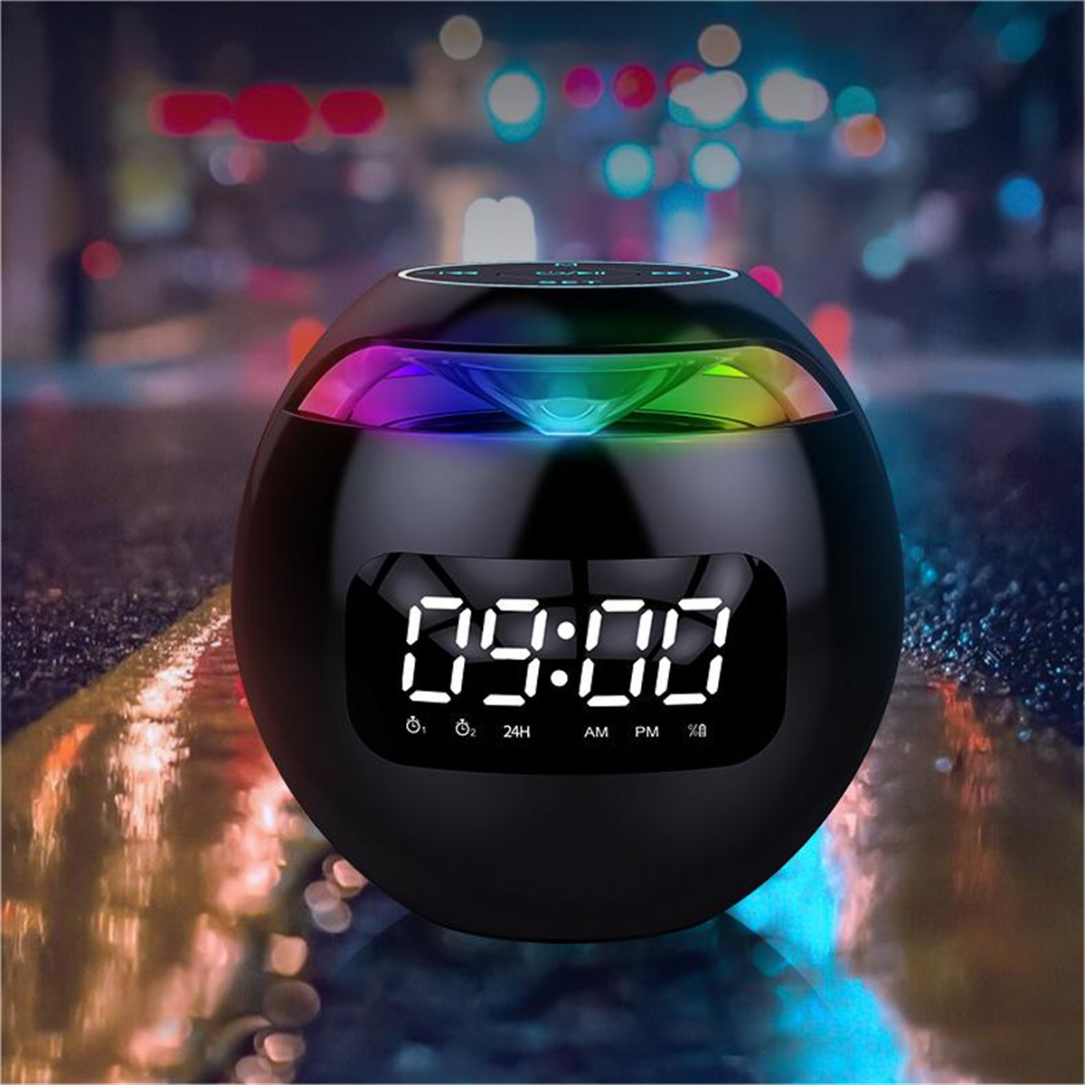 Un altavoz negro con una pantalla de reloj digital que muestra las 09:00 y un efecto de luz arcoíris.