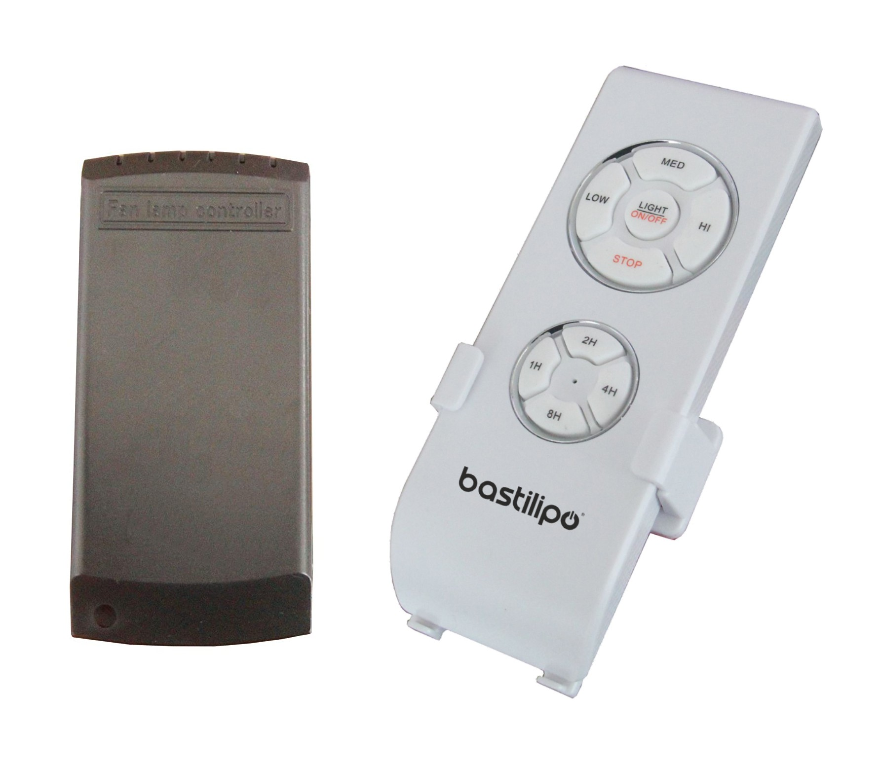 Dos mandos a distancia, uno marrón y otro blanco, ambos con botones.