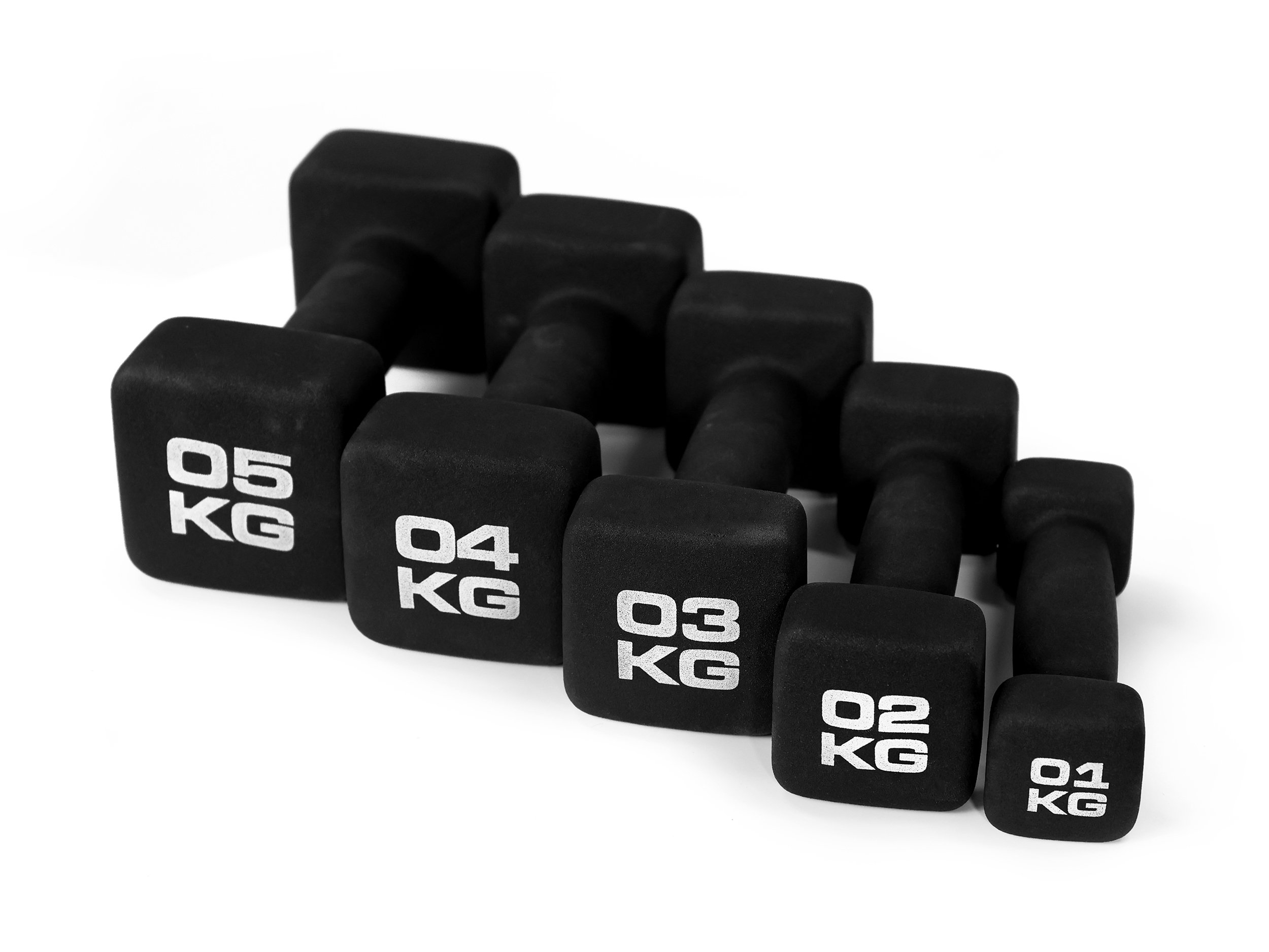 Satz schwarzer Kurzhanteln. Gewichte von 1 kg bis 5 kg in einer Reihe. Weißer Hintergrund.
