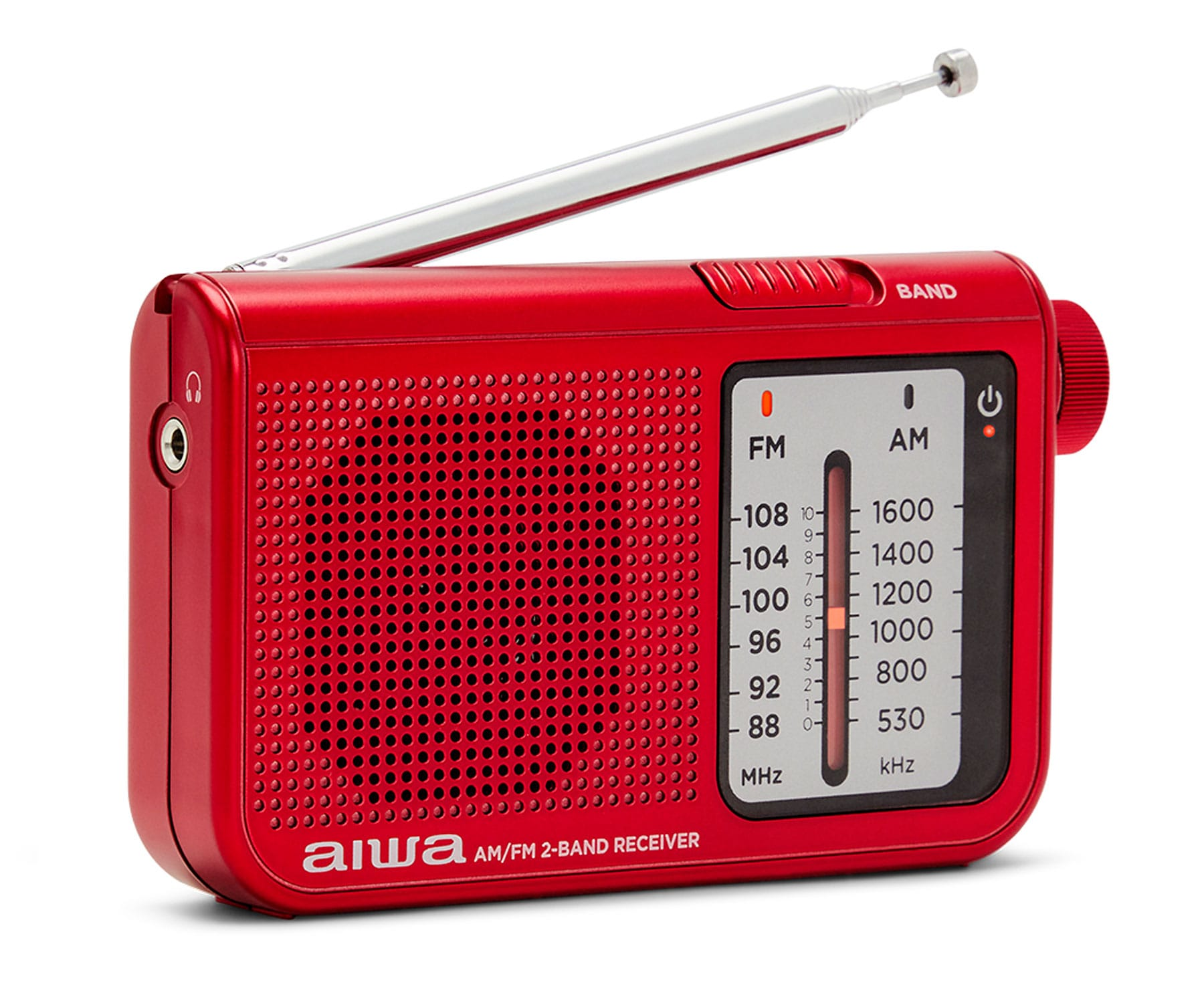 Czerwone radio aiwa AM/FM ze srebrną anteną, pokazujące skalę częstotliwości.