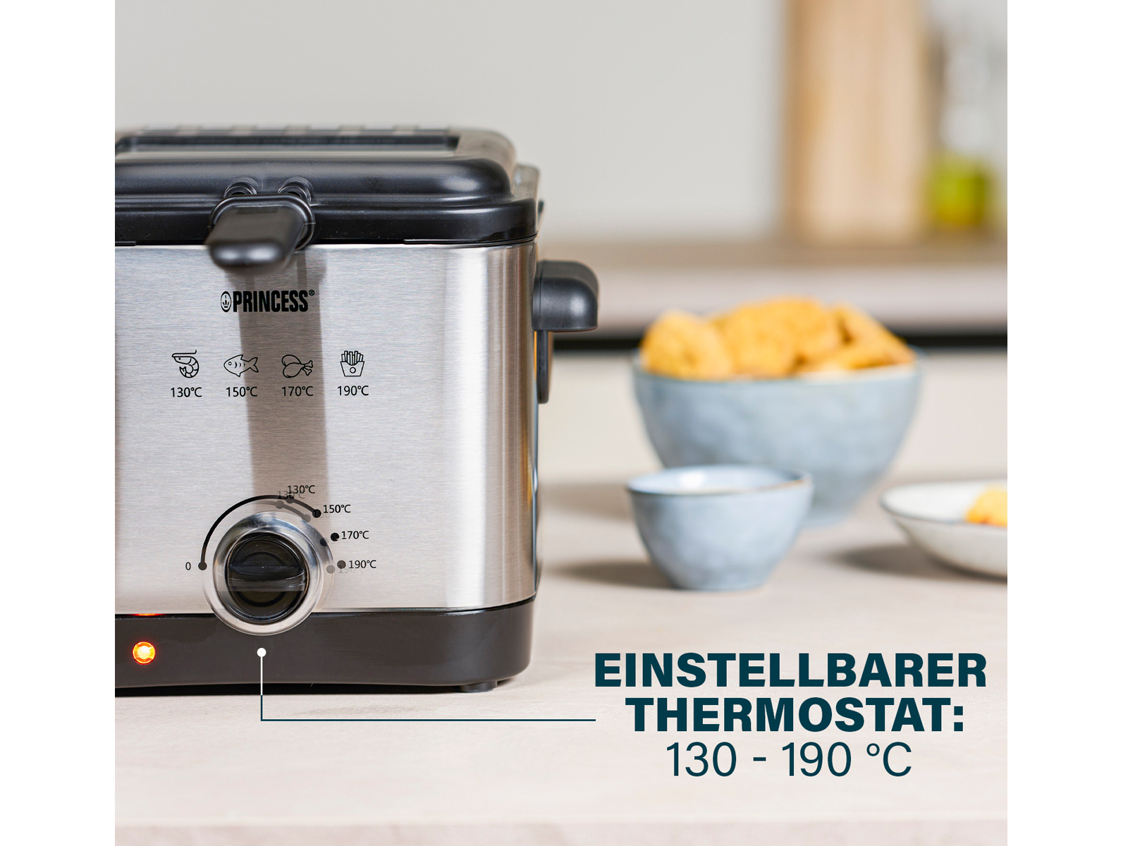 Nahaufnahme einer silbernen Fritteuse mit Temperatureinstellungen und schwarzem Drehknopf.