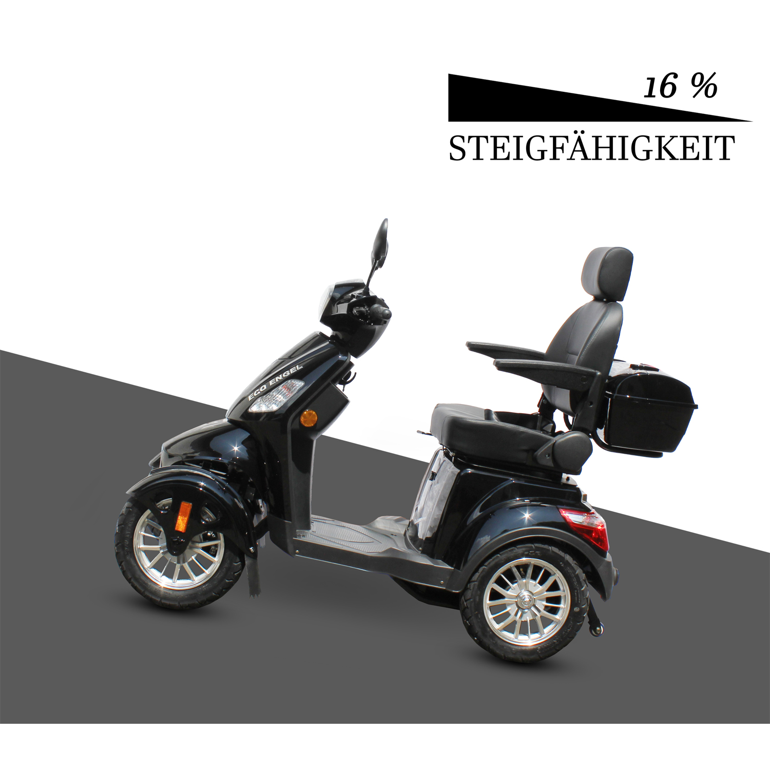 Schwarzer Mobilitätsroller mit Sitz, Staukasten und Lichtern, auf weißem Hintergrund.