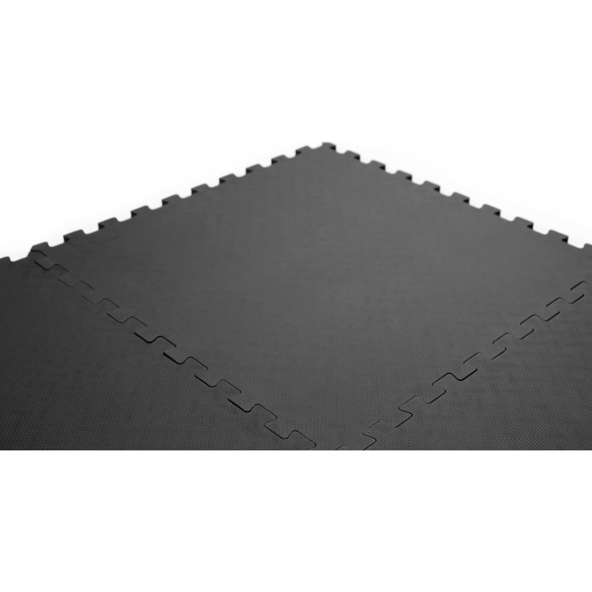 Schwarze, ineinandergreifende Schaumstoff-Bodenfliesen mit sichtbaren Kanten, die eine strukturierte Oberfläche bilden.